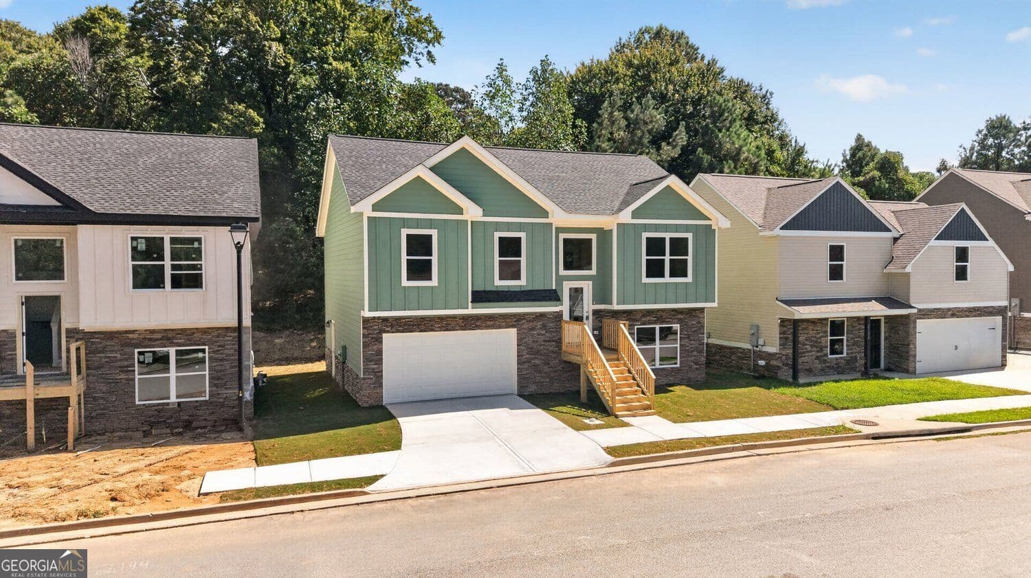 5 bedroom, 2 bathroom, 2,720 sq ft single family residence for sale at 2140 Rosemary Way, Gainesville, GA 30507 — photo 8