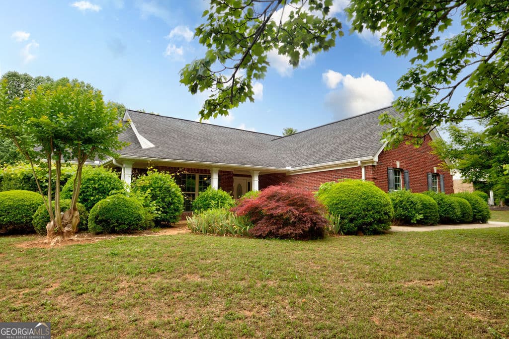 3 bedroom, 2 bathroom, 2,152 sq ft single family residence sold at 254 Taylor Lane, Winterville, GA 30683
