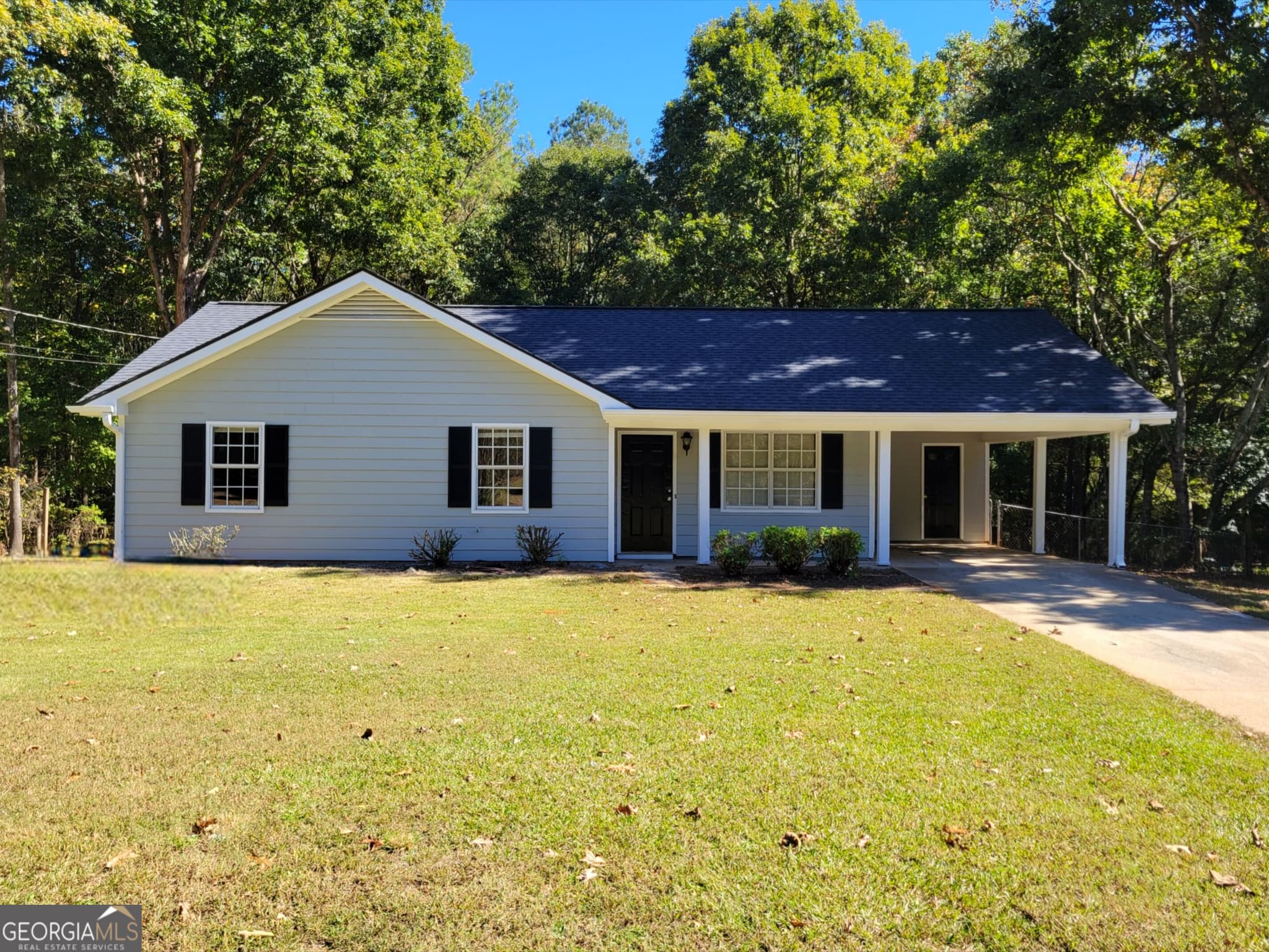 3 bedroom, 2 bathroom, 1,100 sq ft single family residence for rent at 215 Brooks Lane, Winder, GA 30680 for $1,695 a month — photo 1 of 15
