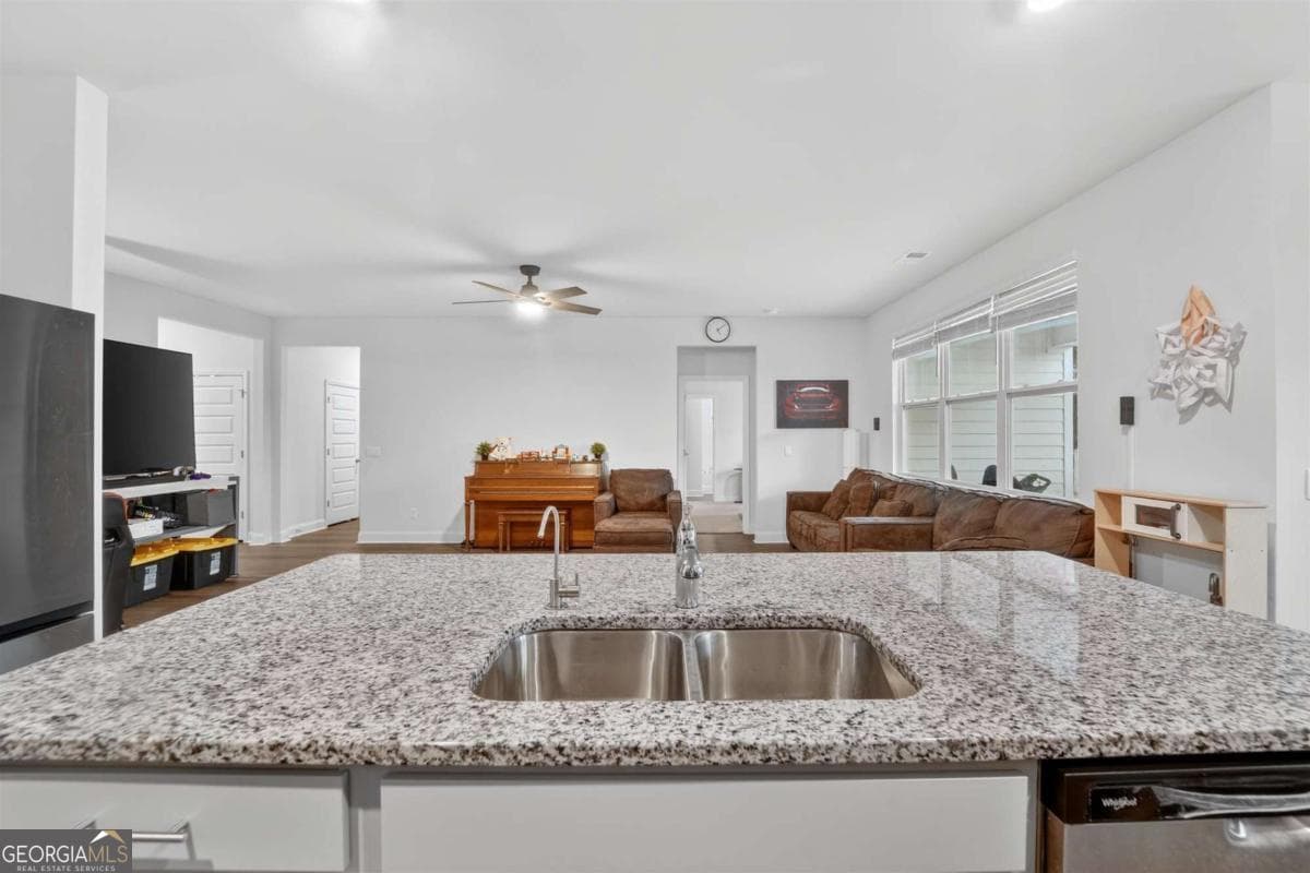 4 bedroom, 2 bathroom, 1,943 sq ft single family residence for sale at 638 Logging Hill Drive, Richmond Hill, GA 31324 — photo 8