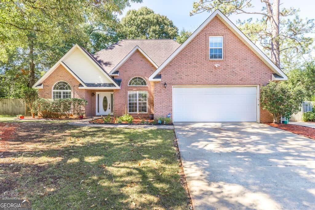 3 bedroom, 2 bathroom, 2,197 sq ft single family residence for sale at 512 Quail Run Drive, Warner Robins, GA 31088 — photo 1 of 35