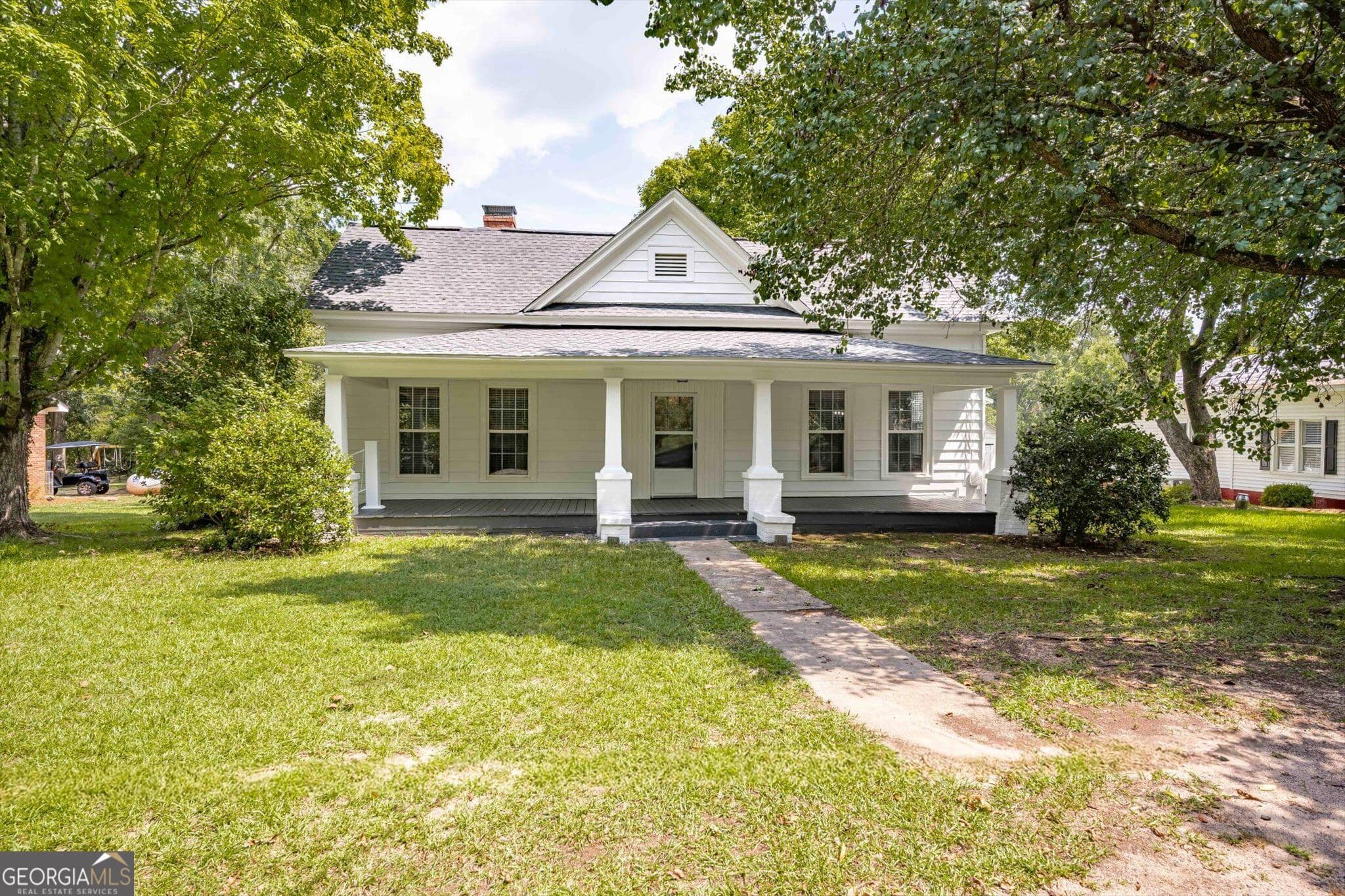 3 bedroom, 2 bathroom, 1,900 sq ft single family residence for sale at 182 Dallas Street, Lincolnton, GA 30817 — photo 1 of 32