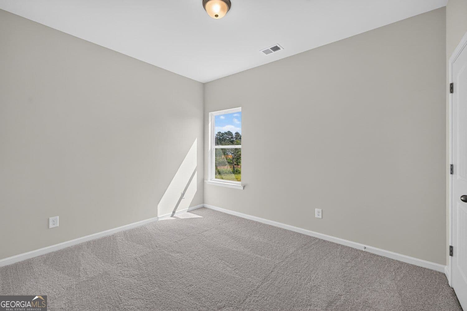 4 bedroom, 2.5 bathroom, 2,053 sq ft single family residence for sale at 139 Shire Loop, Calhoun, GA 30701 — photo 7