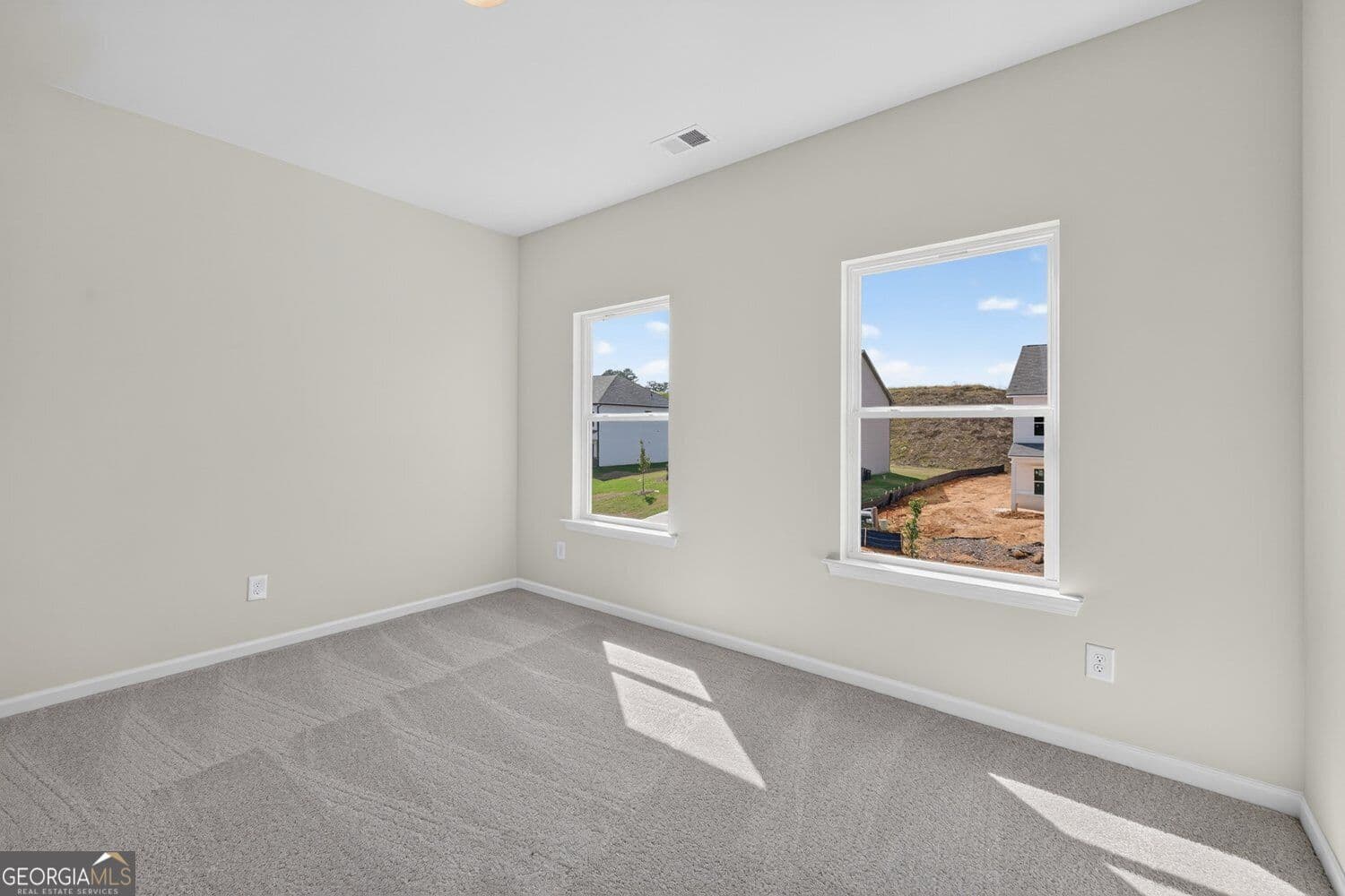 4 bedroom, 2.5 bathroom, 2,053 sq ft single family residence for sale at 139 Shire Loop, Calhoun, GA 30701 — photo 5