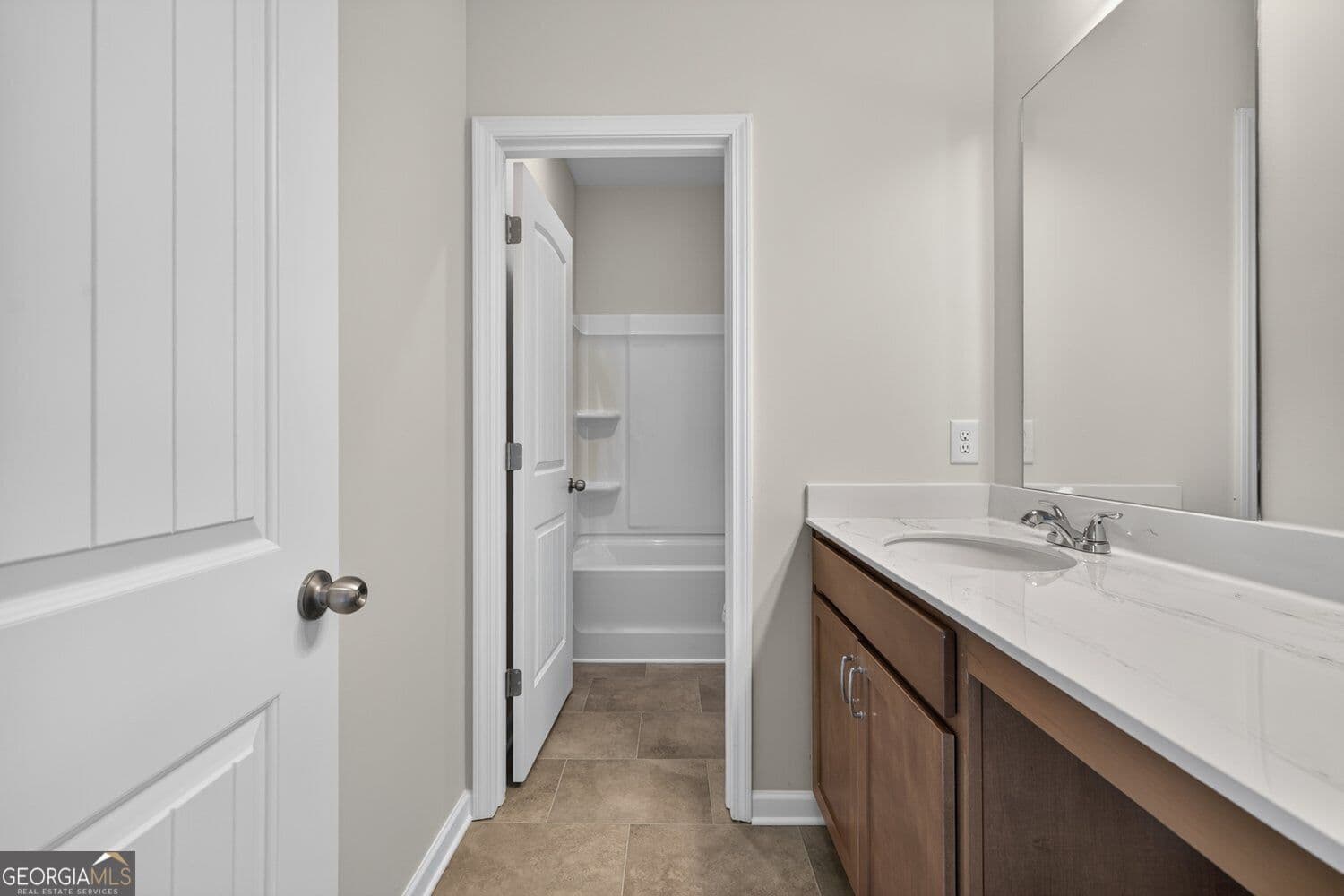 4 bedroom, 2.5 bathroom, 2,053 sq ft single family residence for sale at 139 Shire Loop, Calhoun, GA 30701 — photo 4