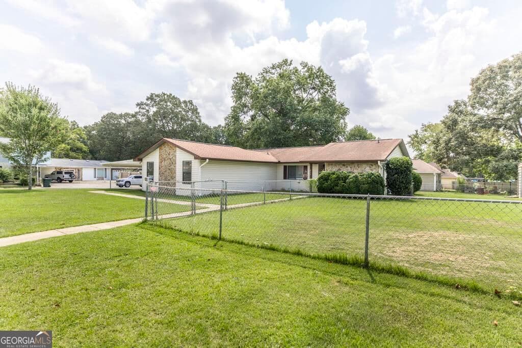 4 bedroom, 2 bathroom, 2,456 sq ft single family residence for sale at 211 Hickory Glen, Centerville, GA 31028 — photo 6