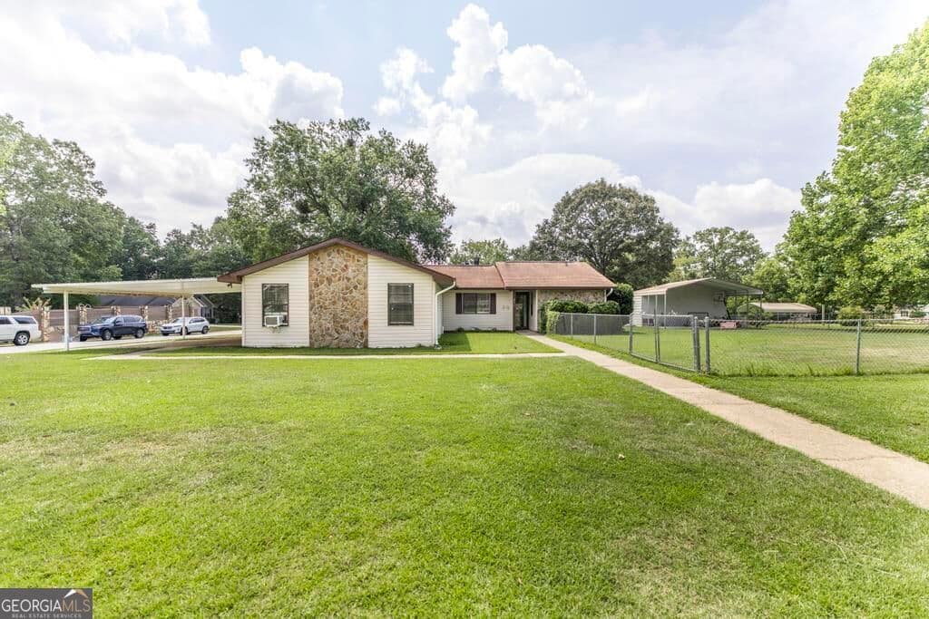 4 bedroom, 2 bathroom, 2,456 sq ft single family residence for sale at 211 Hickory Glen, Centerville, GA 31028