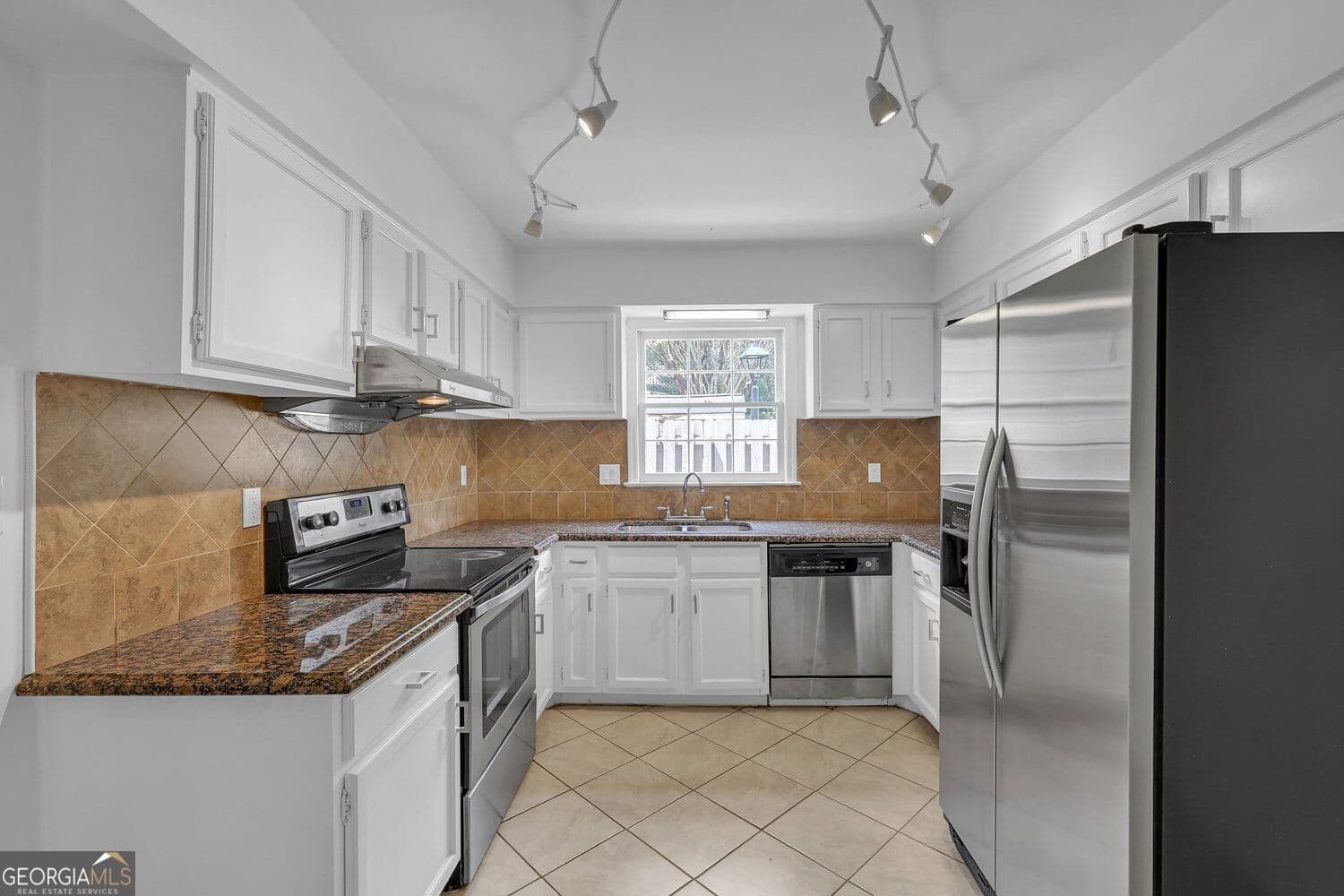 3 bedroom, 2.5 bathroom, 1,488 sq ft townhouse for sale at 1138 Moorestown Circle, Decatur, GA 30033 — photo 3