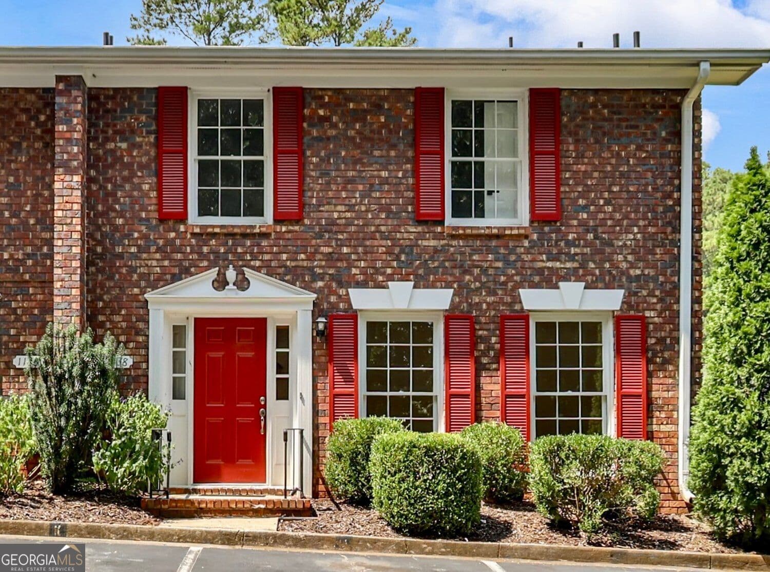 3 bedroom, 2.5 bathroom, 1,488 sq ft townhouse for sale at 1138 Moorestown Circle, Decatur, GA 30033 — photo 1 of 38