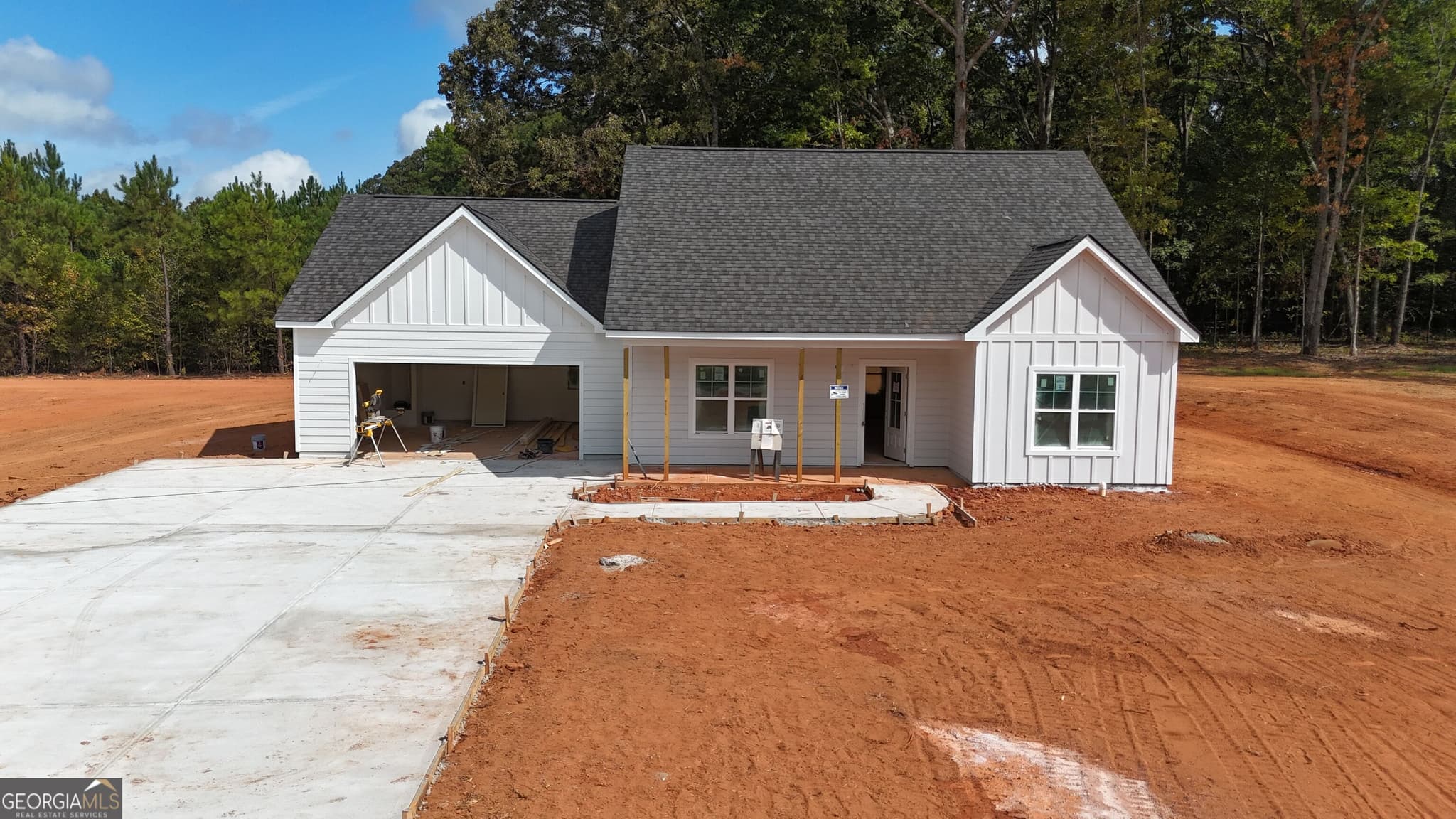 4 bedroom, 2 bathroom, 2,028 sq ft single family residence for sale at 133 Aerodrome Way, Griffin, GA 30224 — photo 2