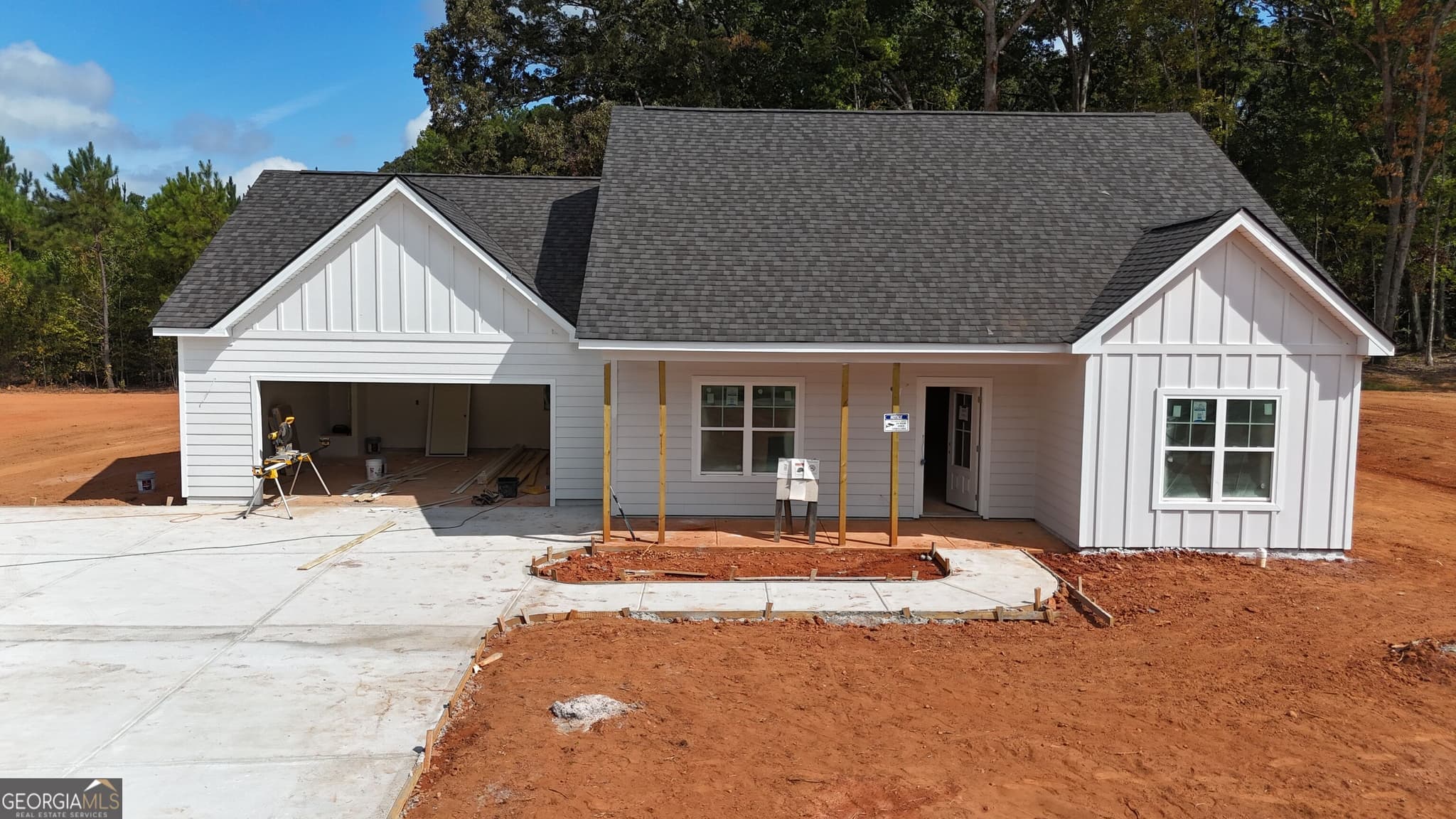 4 bedroom, 2 bathroom, 2,028 sq ft single family residence for sale at 133 Aerodrome Way, Griffin, GA 30224