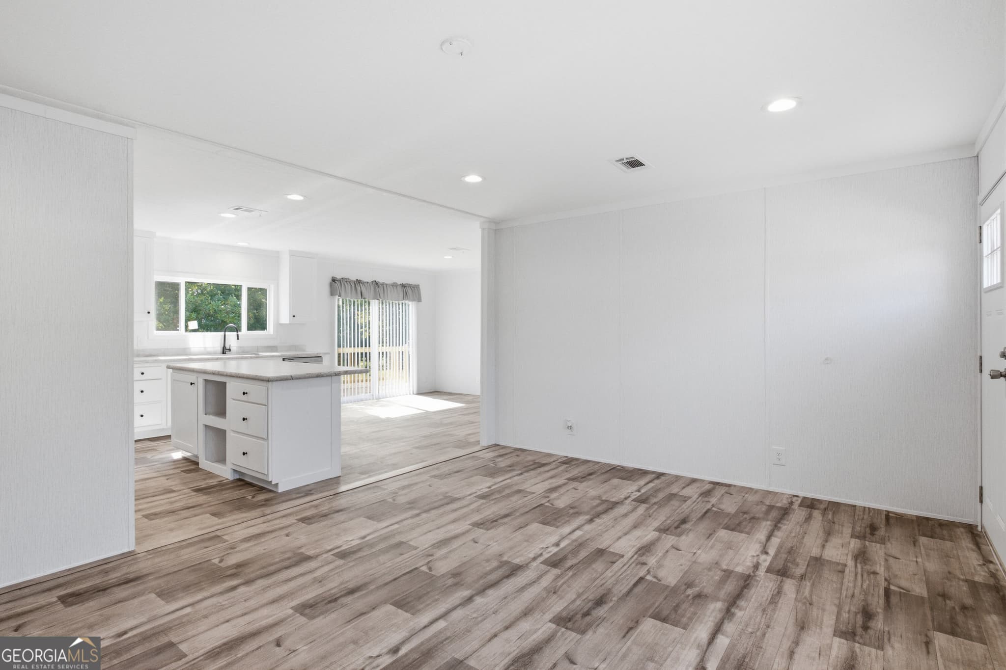 4 bedroom, 2.5 bathroom, 1,568 sq ft manufactured home,single family residence for sale at 1137 5th Avenue, Twin City, GA 30471 — photo 6