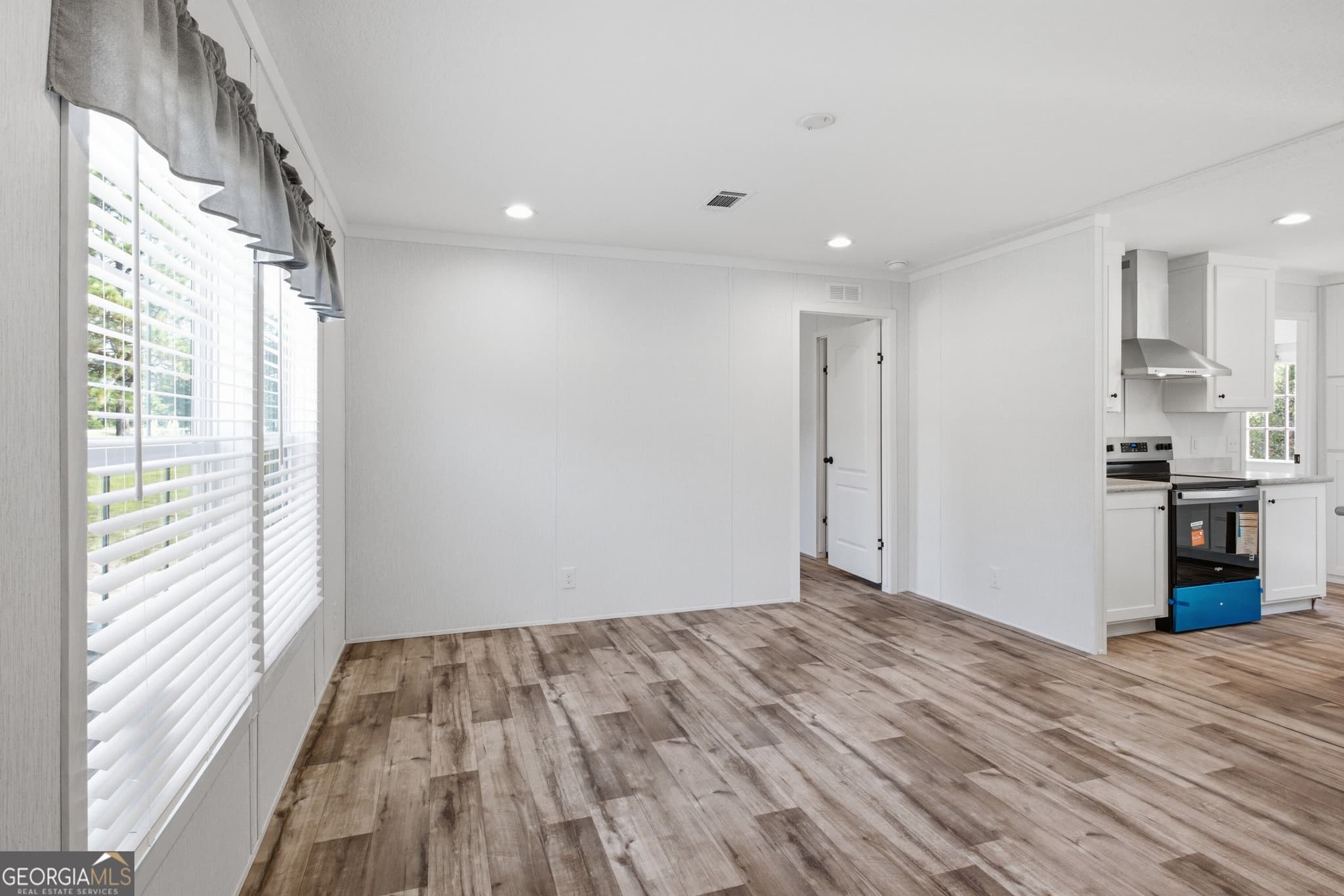 4 bedroom, 2.5 bathroom, 1,568 sq ft manufactured home,single family residence for sale at 1137 5th Avenue, Twin City, GA 30471 — photo 5