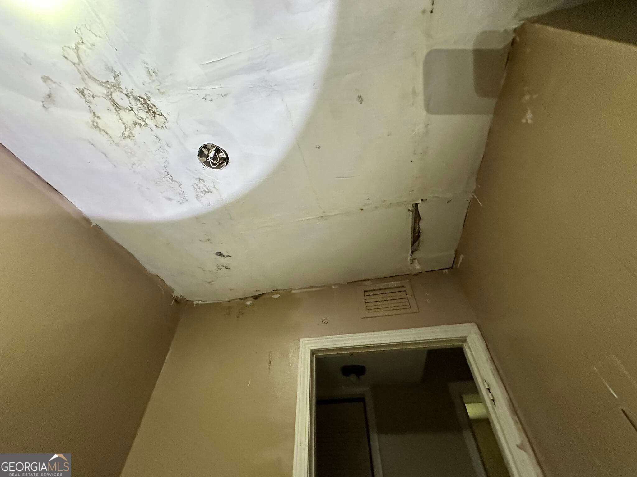 2 bedroom, 2 bathroom, 1,038 sq ft condominium for sale at 5914 Sutcliff Square, Lithonia, GA 30058 — photo 4