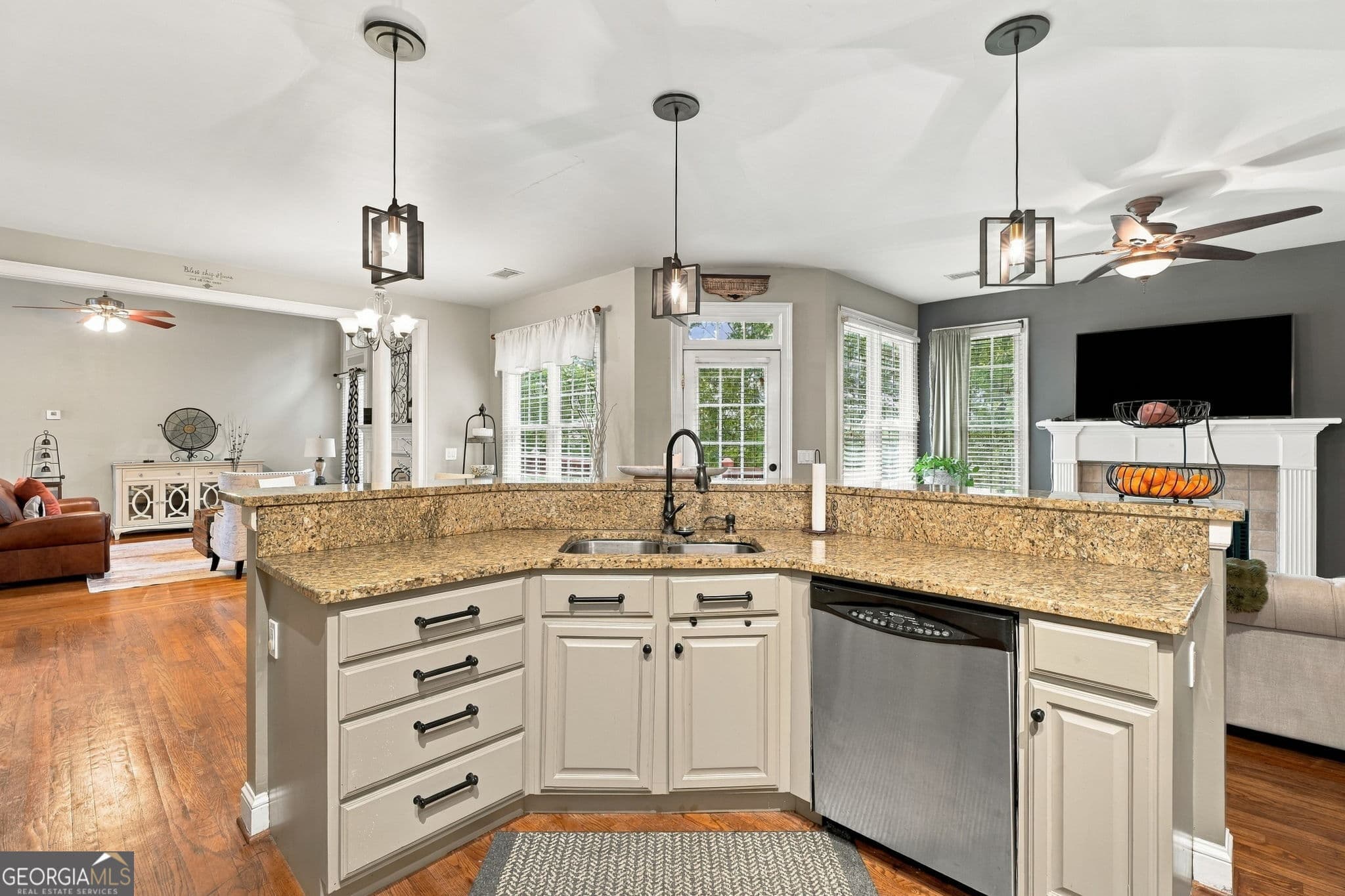 6 bedroom, 4.5 bathroom, 5,024 sq ft single family residence for sale at 5593 Bent Grass Way, Douglasville, GA 30135 — photo 10