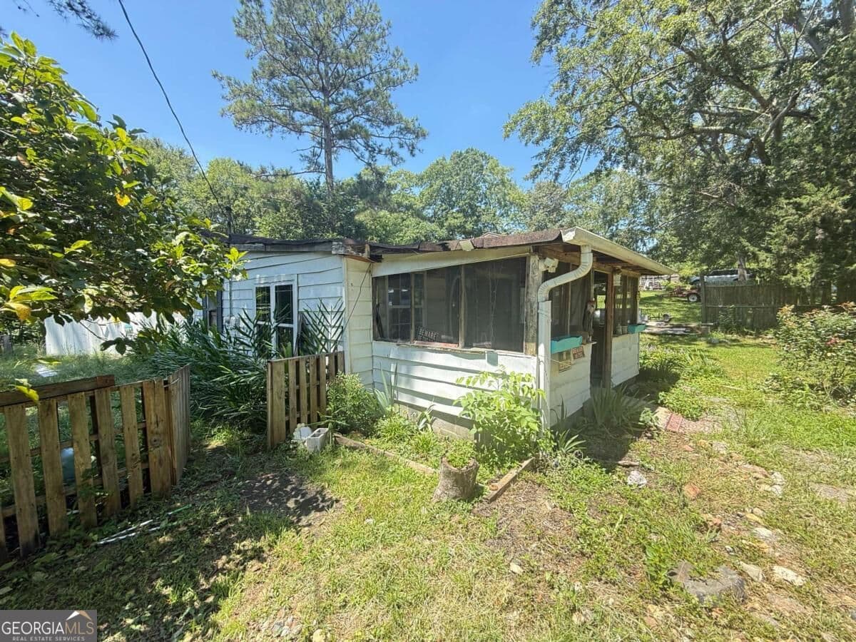 2 bedroom, 1 bathroom, 1,021 sq ft single family residence for sale at 81 Coleman Street, Kingston, GA 30145