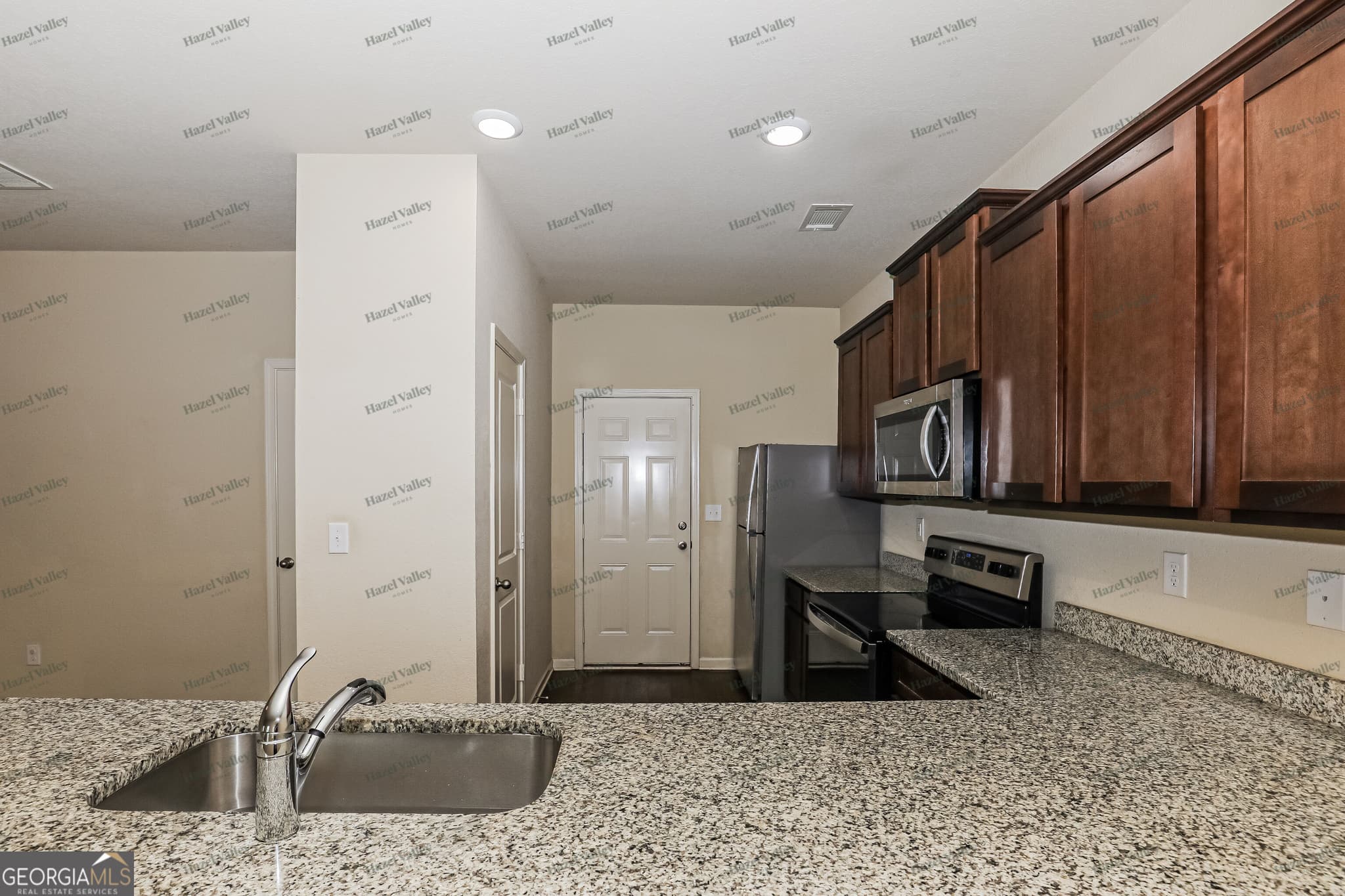 3 bedroom, 2.5 bathroom, 1,692 sq ft single family residence for rent at 11392 Kilpatrick Lane, Hampton, GA 30228 for $1,775 a month — photo 4