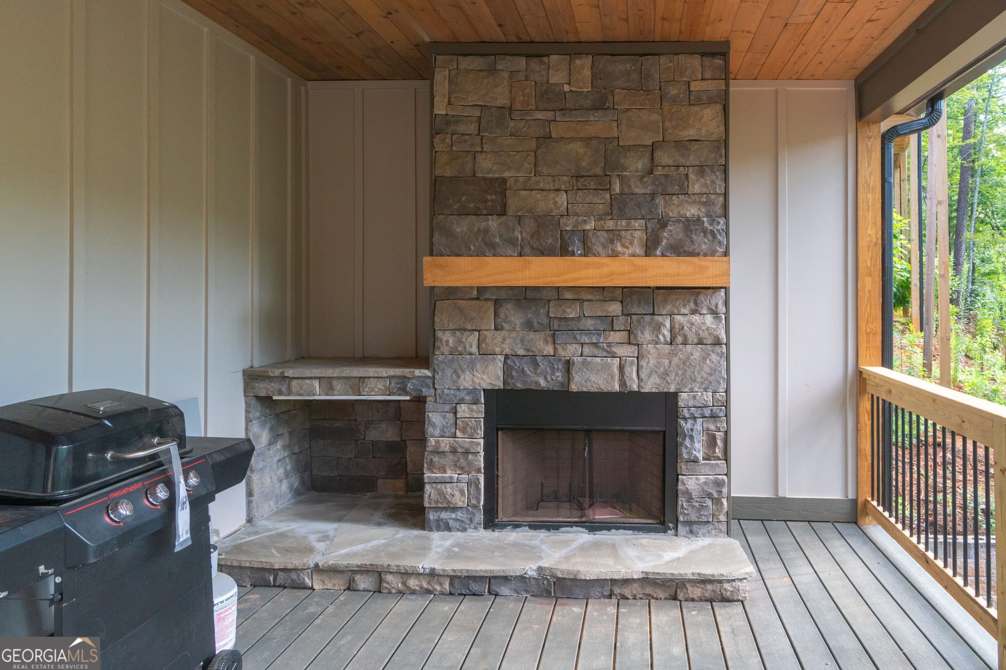 4 bedroom, 4.5 bathroom, 2,202 sq ft single family residence for sale at 138 Alte Bruecke Strasse, Helen, GA 30545 — photo 6
