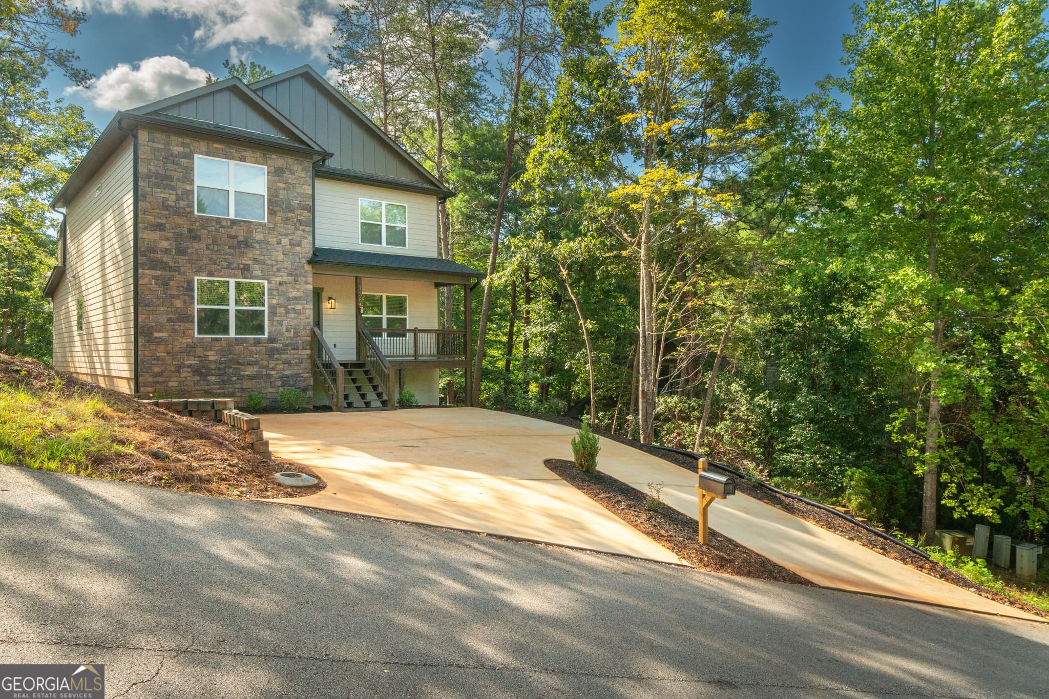 4 bedroom, 4.5 bathroom, 2,202 sq ft single family residence for sale at 138 Alte Bruecke Strasse, Helen, GA 30545 — photo 9