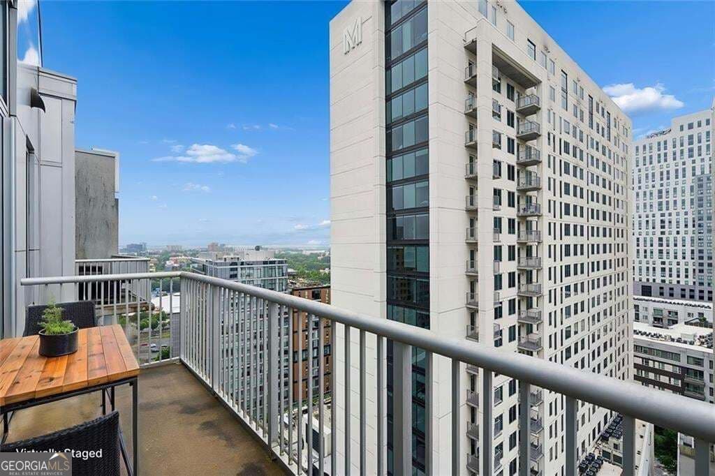 1 bedroom, 1 bathroom, 768 sq ft condominium for sale at 44 Peachtree Place 2027, Atlanta, GA 30309 — photo 2