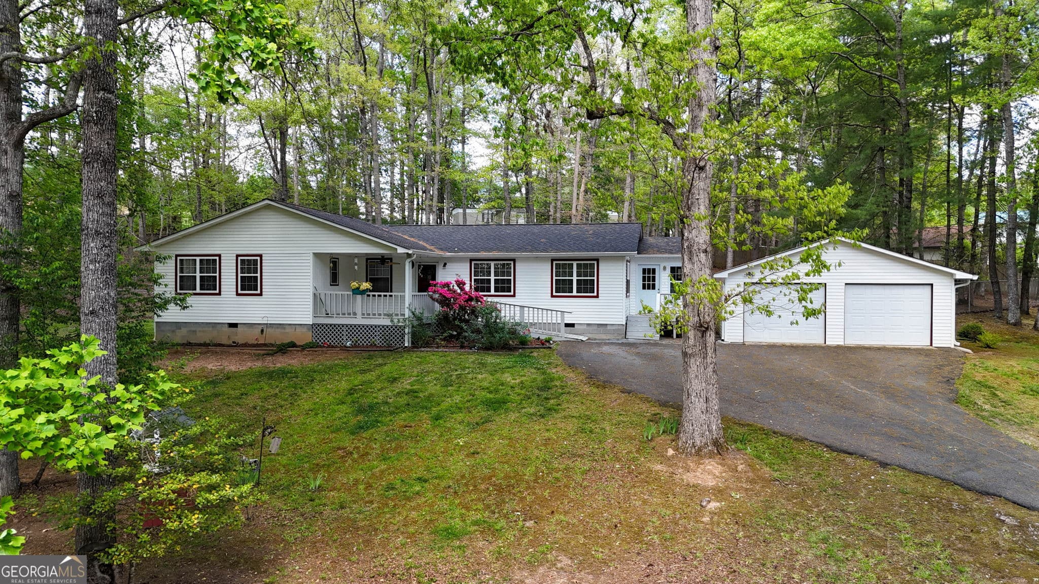 3 bedroom, 2 bathroom, 1,704 sq ft single family residence for sale at 104 Country Corners Road, Blairsville, GA 30512 — photo 2