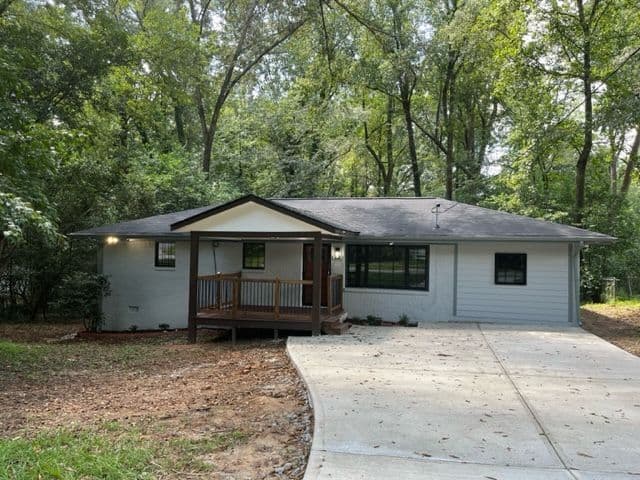 4 bedroom, 2 bathroom, 1,604 sq ft single family residence for sale at 2953 MEADOWVIEW Drive, Atlanta, GA 30316