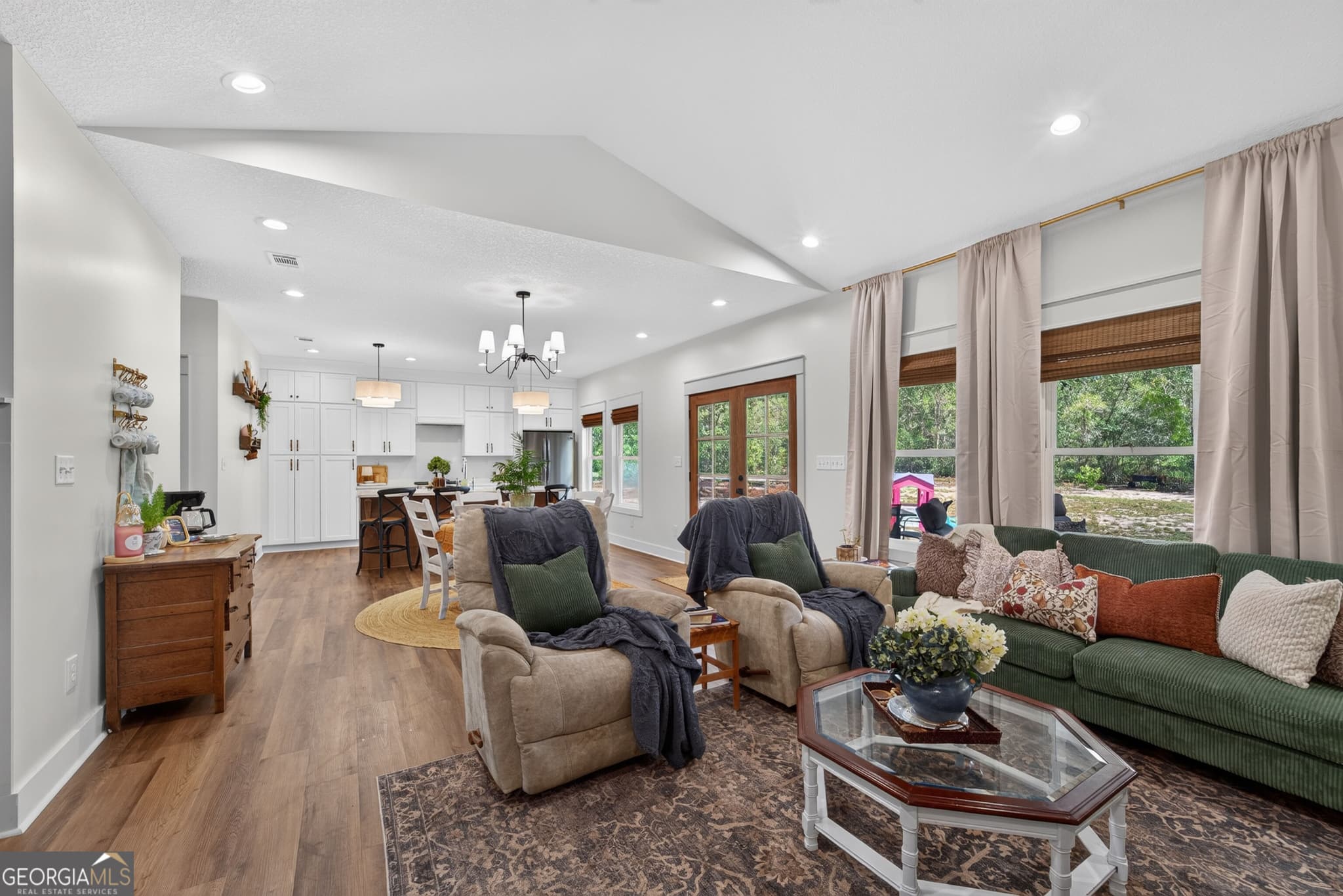 4 bedroom, 3 bathroom, 2,300 sq ft single family residence under contract at 1455 Ridgewood Drive, Blackshear, GA 31516 — photo 6