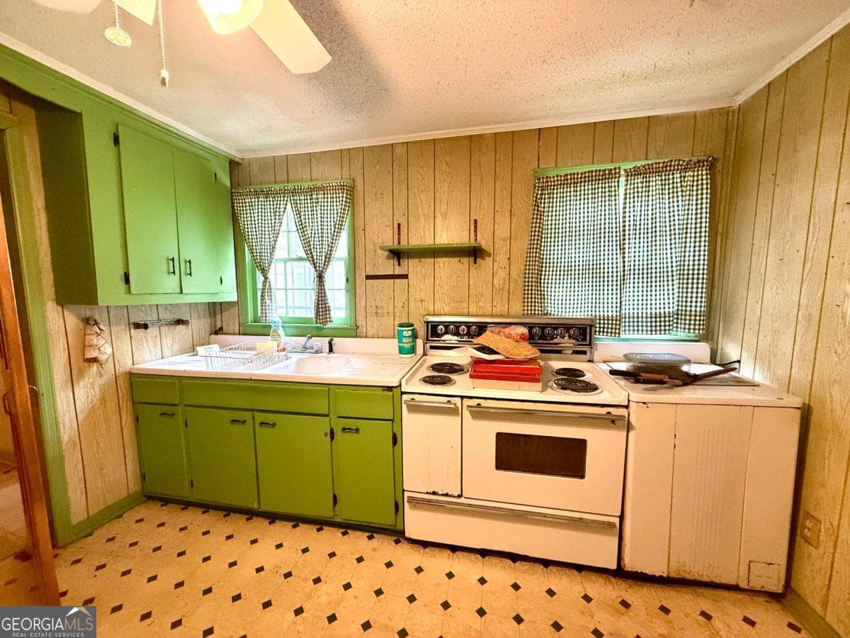 3 bedroom, 1 bathroom, 1,319 sq ft single family residence under contract at 705 W 11Th Avenue, Cordele, GA 31015 — photo 9