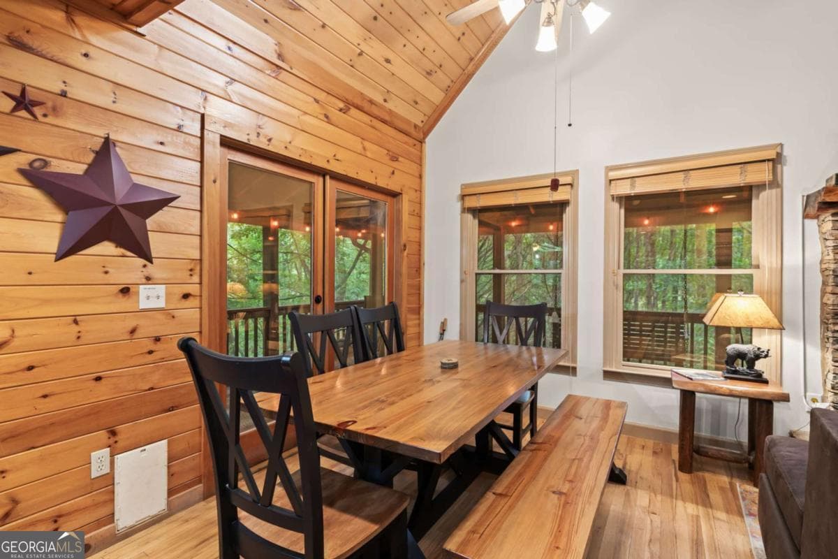 3 bedroom, 3 bathroom, 2,256 sq ft cabin,single family residence for sale at 398 Mountain Tops Circle, Blue Ridge, GA 30513 — photo 7