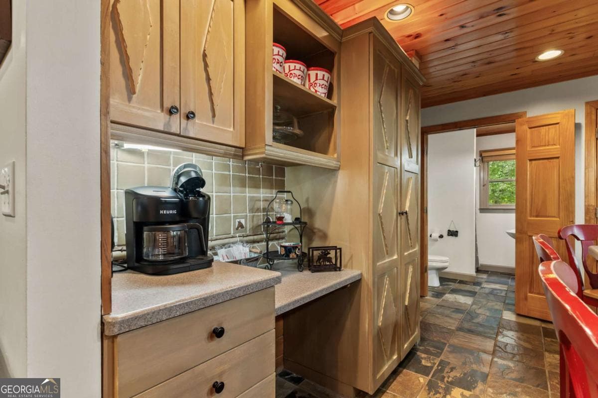 3 bedroom, 3 bathroom, 2,256 sq ft cabin,single family residence for sale at 398 Mountain Tops Circle, Blue Ridge, GA 30513 — photo 10