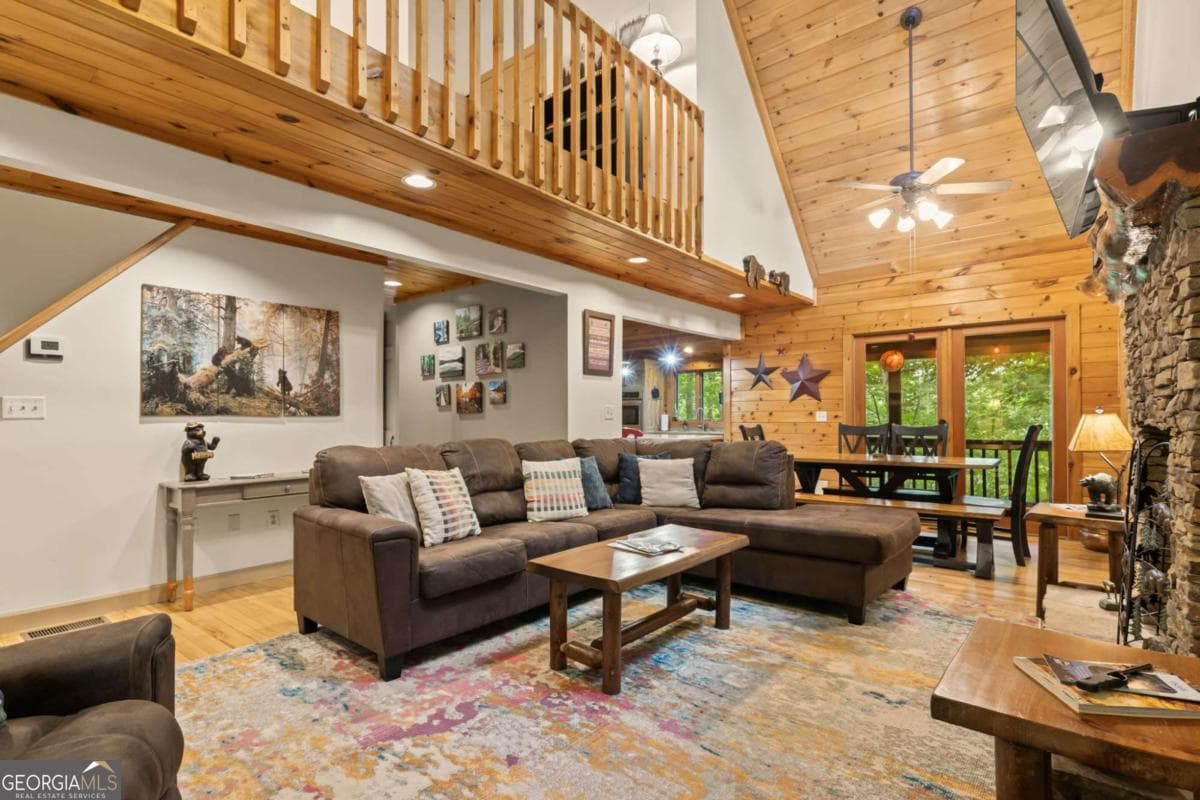 3 bedroom, 3 bathroom, 2,256 sq ft cabin,single family residence for sale at 398 Mountain Tops Circle, Blue Ridge, GA 30513 — photo 4
