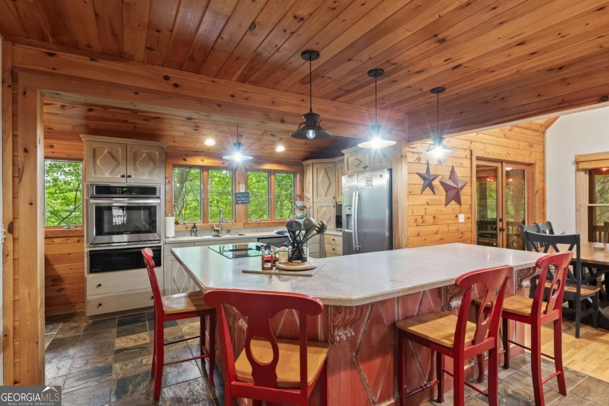 3 bedroom, 3 bathroom, 2,256 sq ft cabin,single family residence for sale at 398 Mountain Tops Circle, Blue Ridge, GA 30513 — photo 8