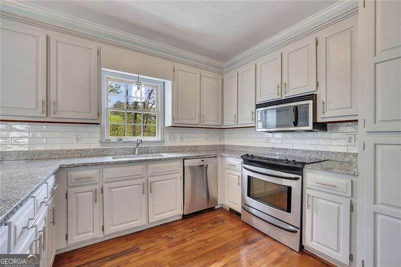 4 bedroom, 2.5 bathroom, 3,572 sq ft single family residence for sale at 6321 Woodlore Drive, Acworth, GA 30101 — photo 9