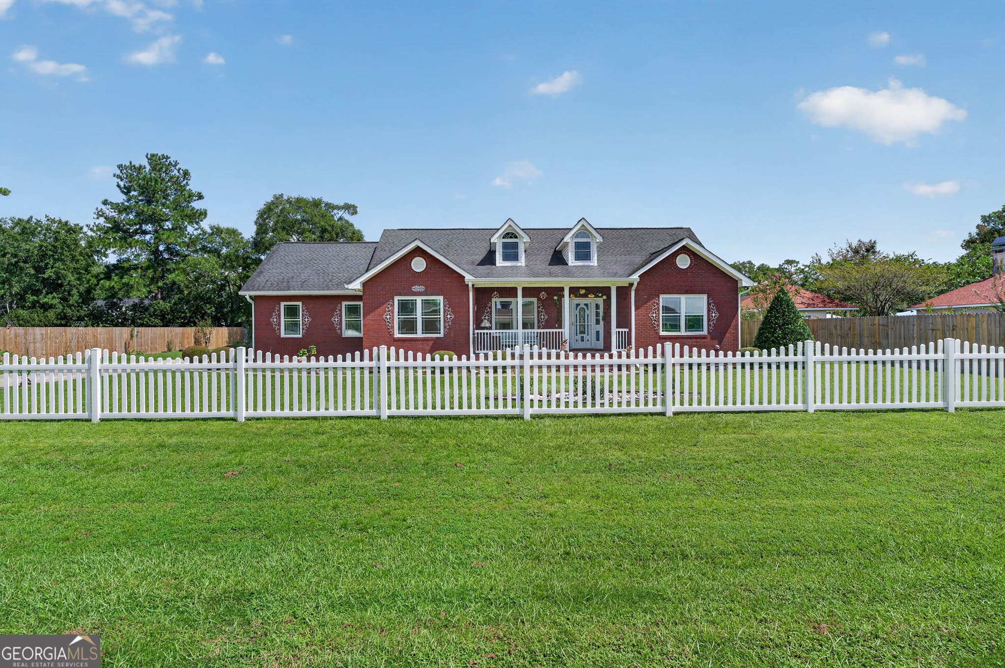 3 bedroom, 2 bathroom, 2,158 sq ft single family residence for sale at 932 Hitching Post Lane, Waycross, GA 31503 — photo 2