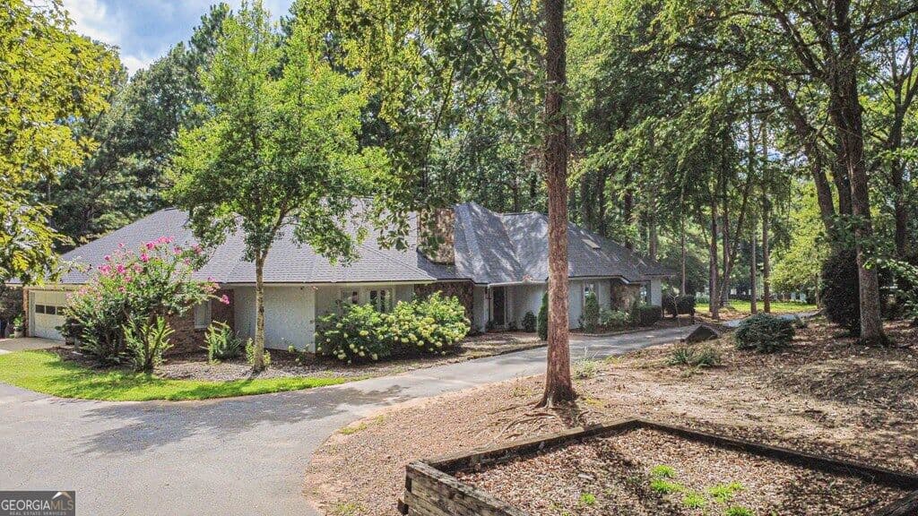 3 bedroom, 2.5 bathroom, 3,122 sq ft single family residence for sale at 69 WATERWAY DRIVE, Cataula, GA 31804 — photo 2