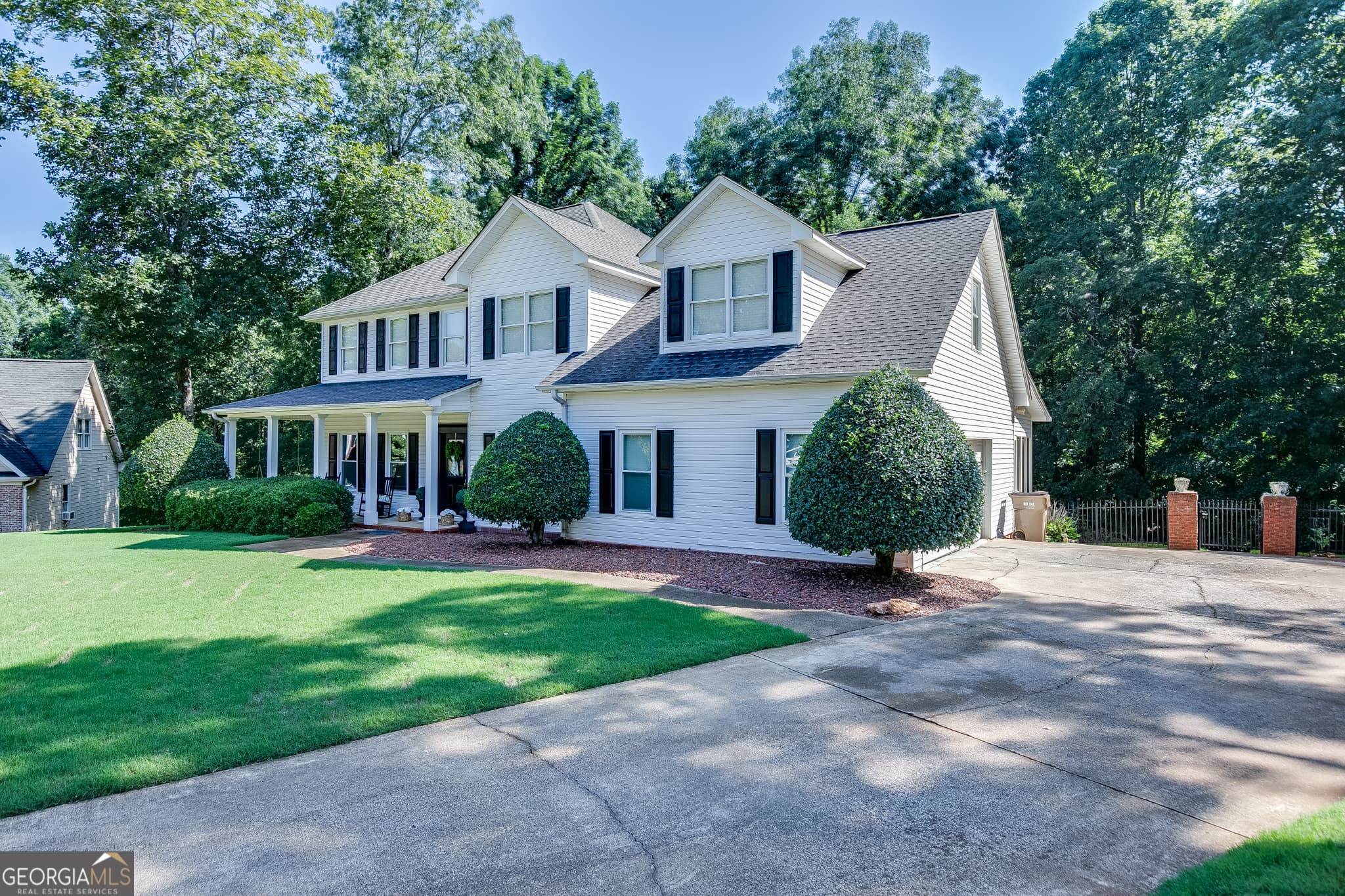 4 bedroom, 3.5 bathroom, 3,821 sq ft single family residence for sale at 4020 Derby Drive, Gainesville, GA 30507 — photo 3