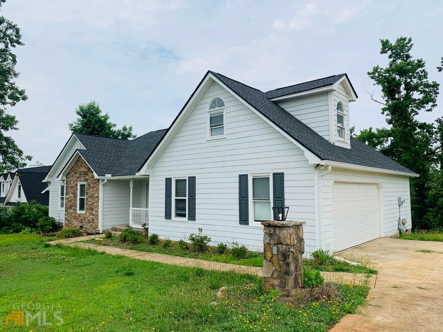 4 bedroom, 2 bathroom, 1,953 sq ft single family residence for rent at 61 Garden Hills Drive, Newnan, GA 30263 for $1,950 a month — photo 2