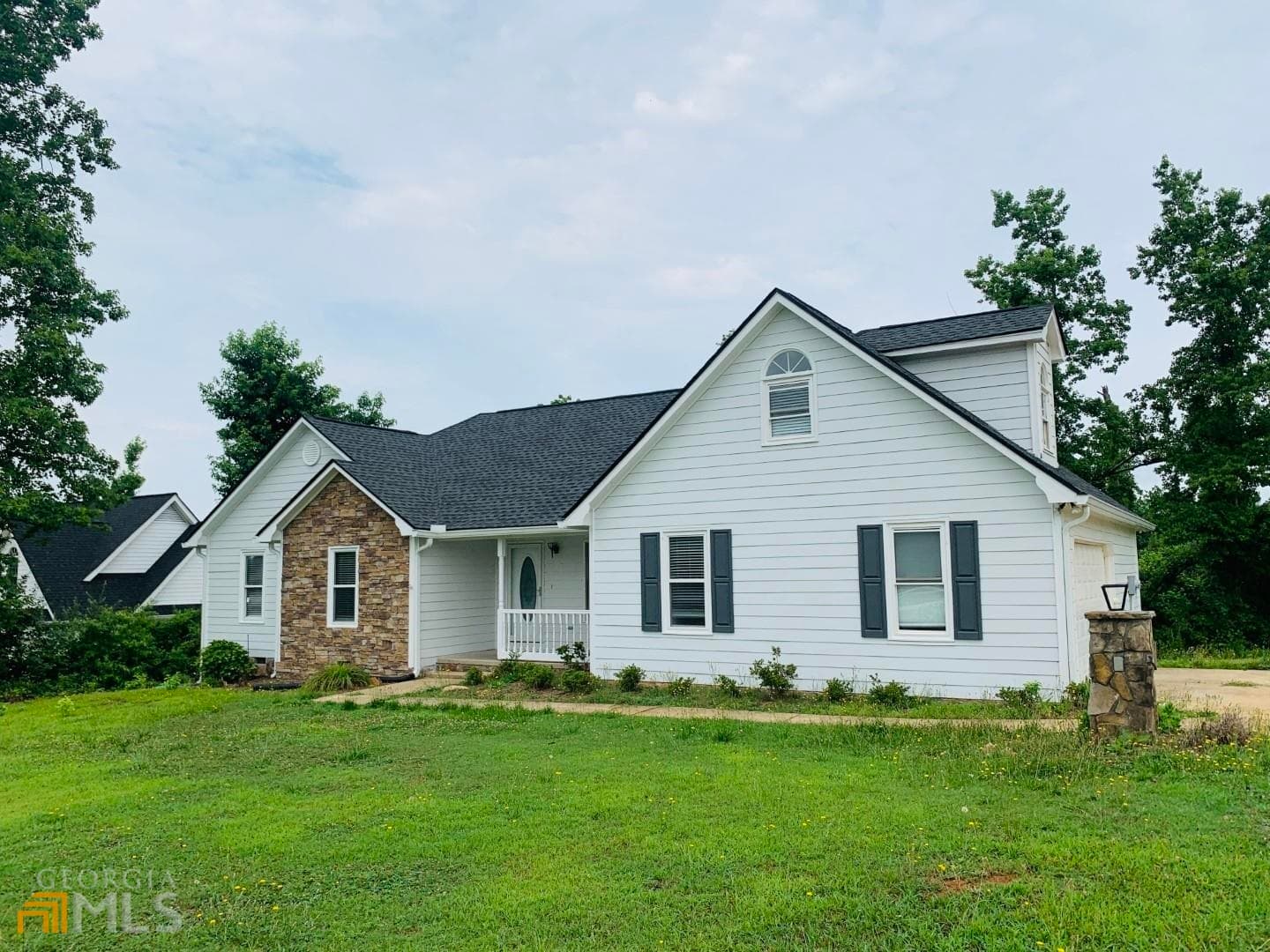 4 bedroom, 2 bathroom, 1,953 sq ft single family residence for rent at 61 Garden Hills Drive, Newnan, GA 30263 for $1,950 a month — photo 1 of 28