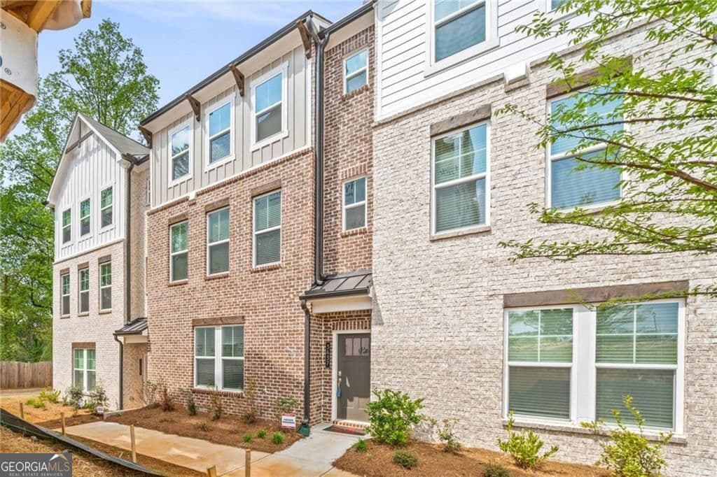 3 bedroom, 3.5 bathroom, 2,272 sq ft townhouse for rent at 3437 Catalan Alley 20, Decatur, GA 30032 for $3,250 a month — photo 1 of 1