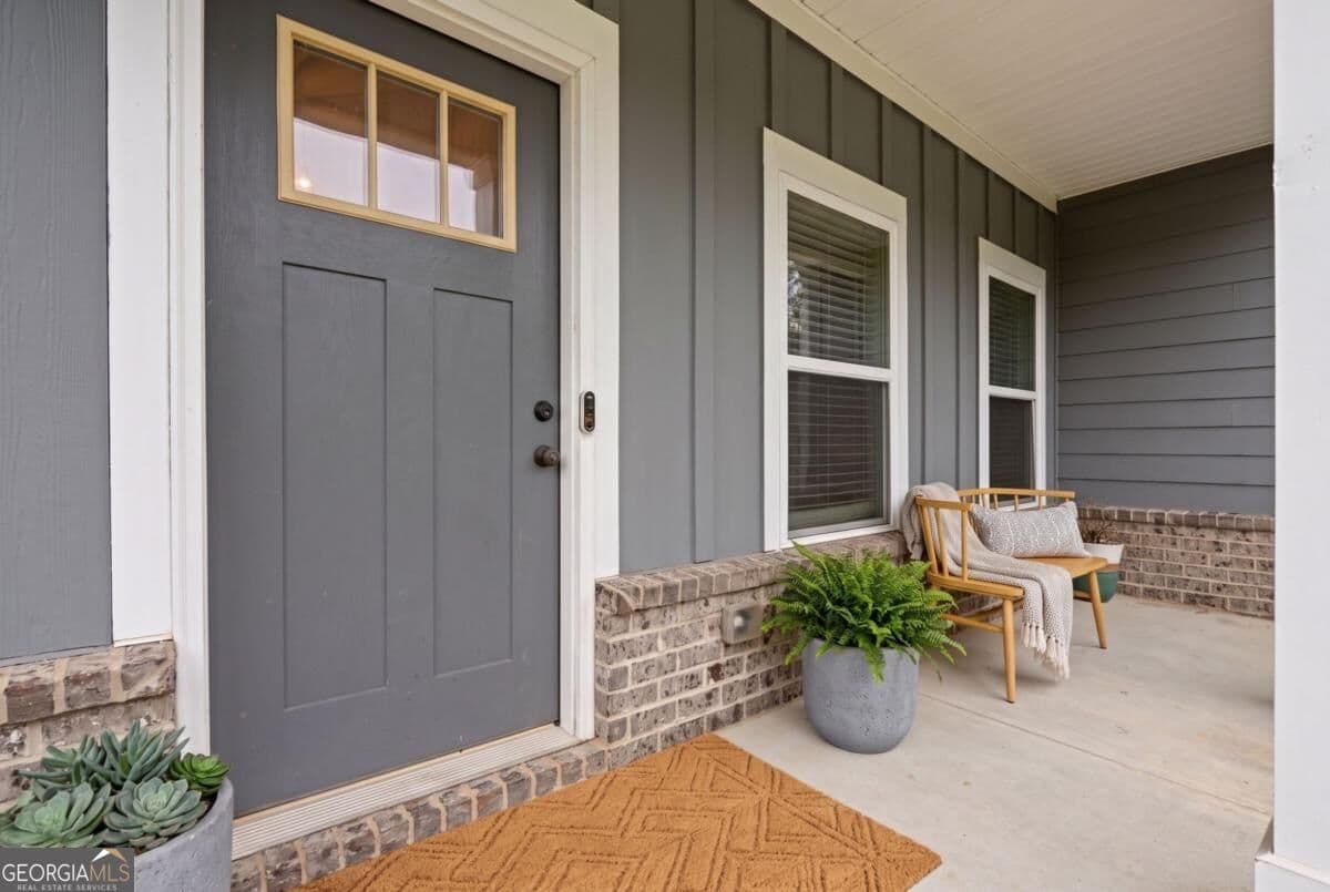 4 bedroom, 3 bathroom, 2,081 sq ft single family residence for sale at 223 Manor Drive, Hull, GA 30646 — photo 2