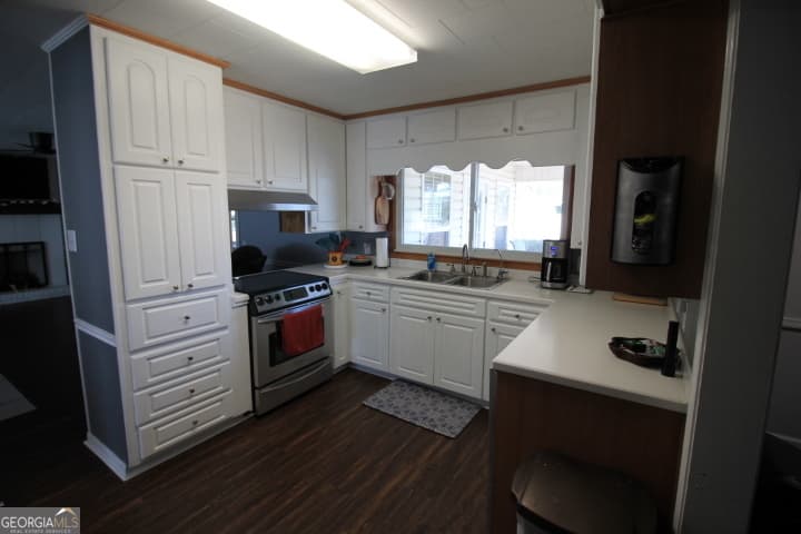 3 bedroom, 2 bathroom, 2,192 sq ft single family residence for sale at 3169 Golden Isle Parkway, Baxley, GA 31513 — photo 6