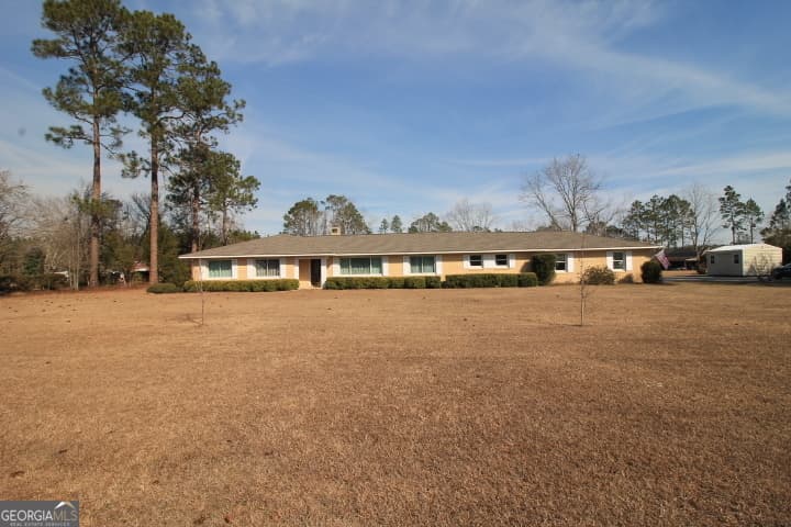 3 bedroom, 2 bathroom, 2,192 sq ft single family residence for sale at 3169 Golden Isle Parkway, Baxley, GA 31513
