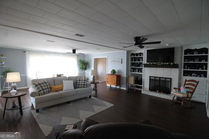 3 bedroom, 2 bathroom, 2,192 sq ft single family residence for sale at 3169 Golden Isle Parkway, Baxley, GA 31513 — photo 9