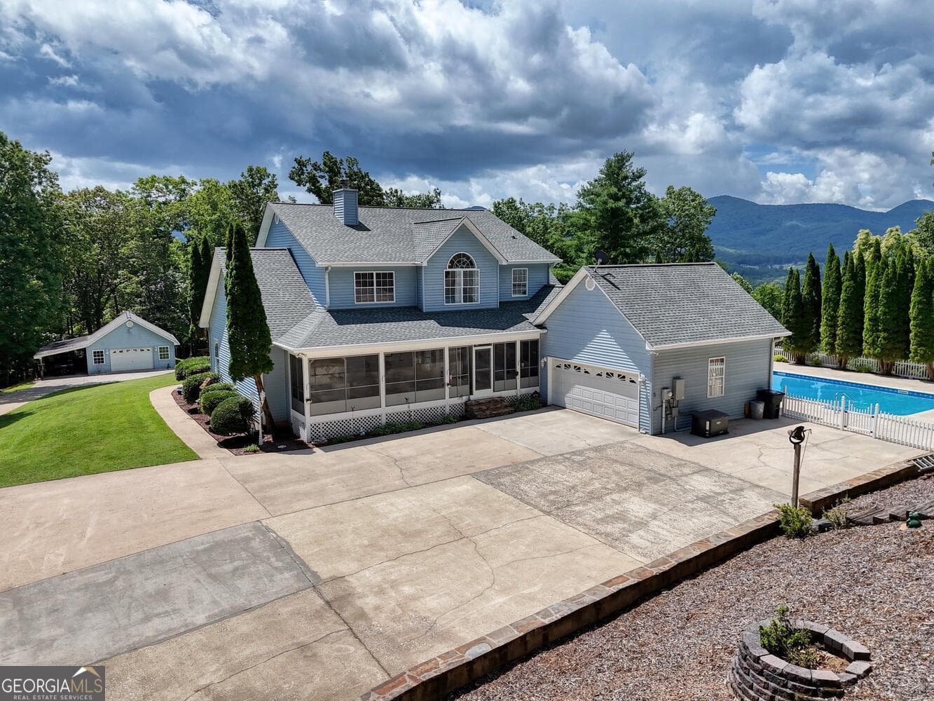 4 bedroom, 3 bathroom, 4,343 sq ft single family residence for sale at 266 E Wright Road, Blairsville, GA 30512 — photo 3