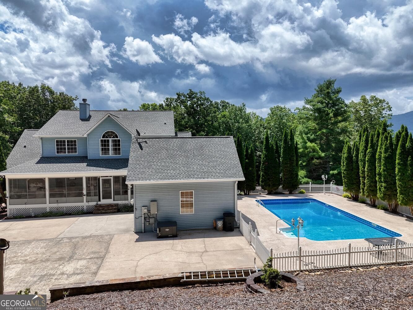 4 bedroom, 3 bathroom, 4,343 sq ft single family residence for sale at 266 E Wright Road, Blairsville, GA 30512 — photo 4