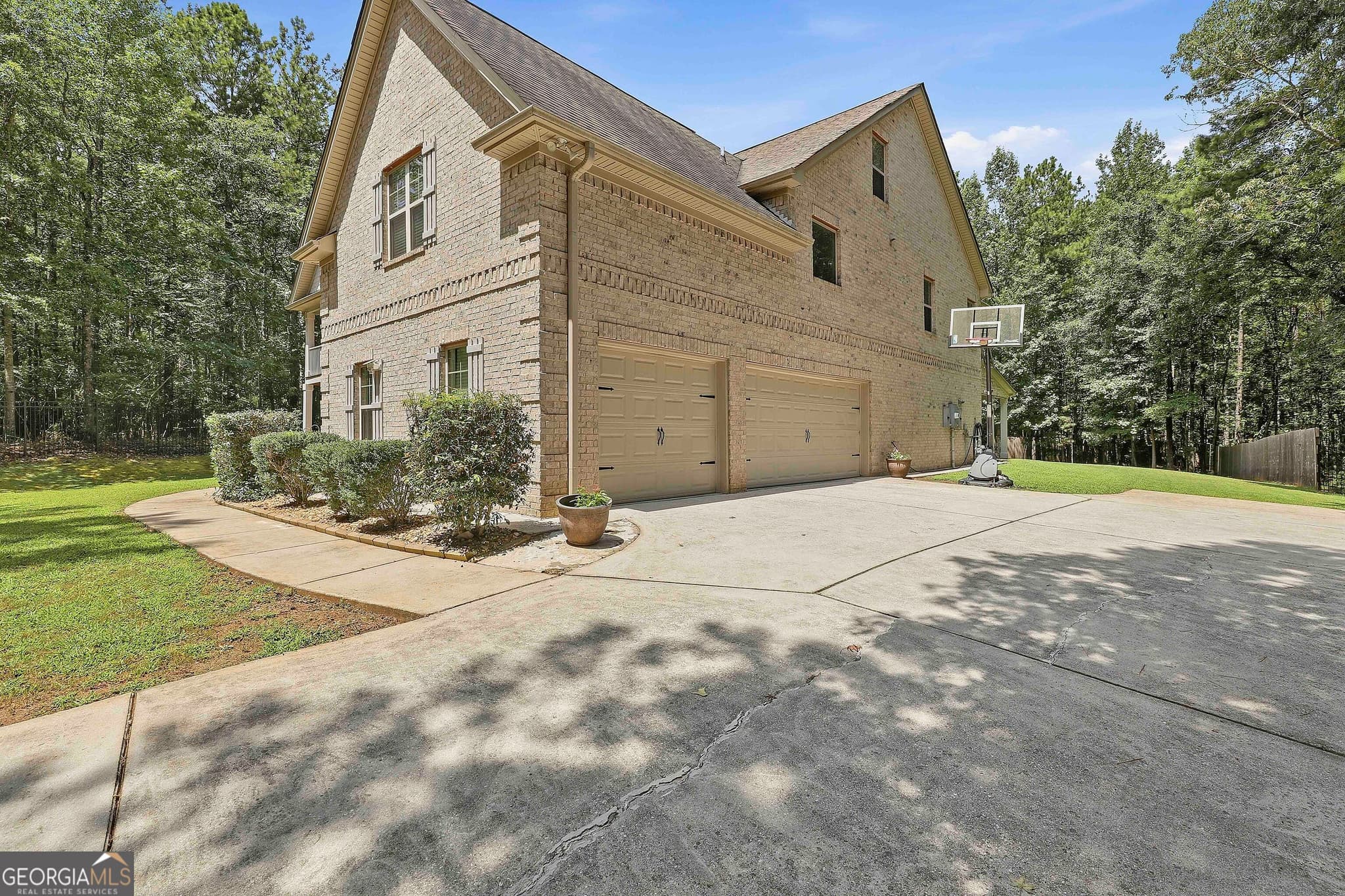 5 bedroom, 5 bathroom, 5,682 sq ft single family residence for sale at 114 Ranan Lane, Newnan, GA 30263 — photo 6