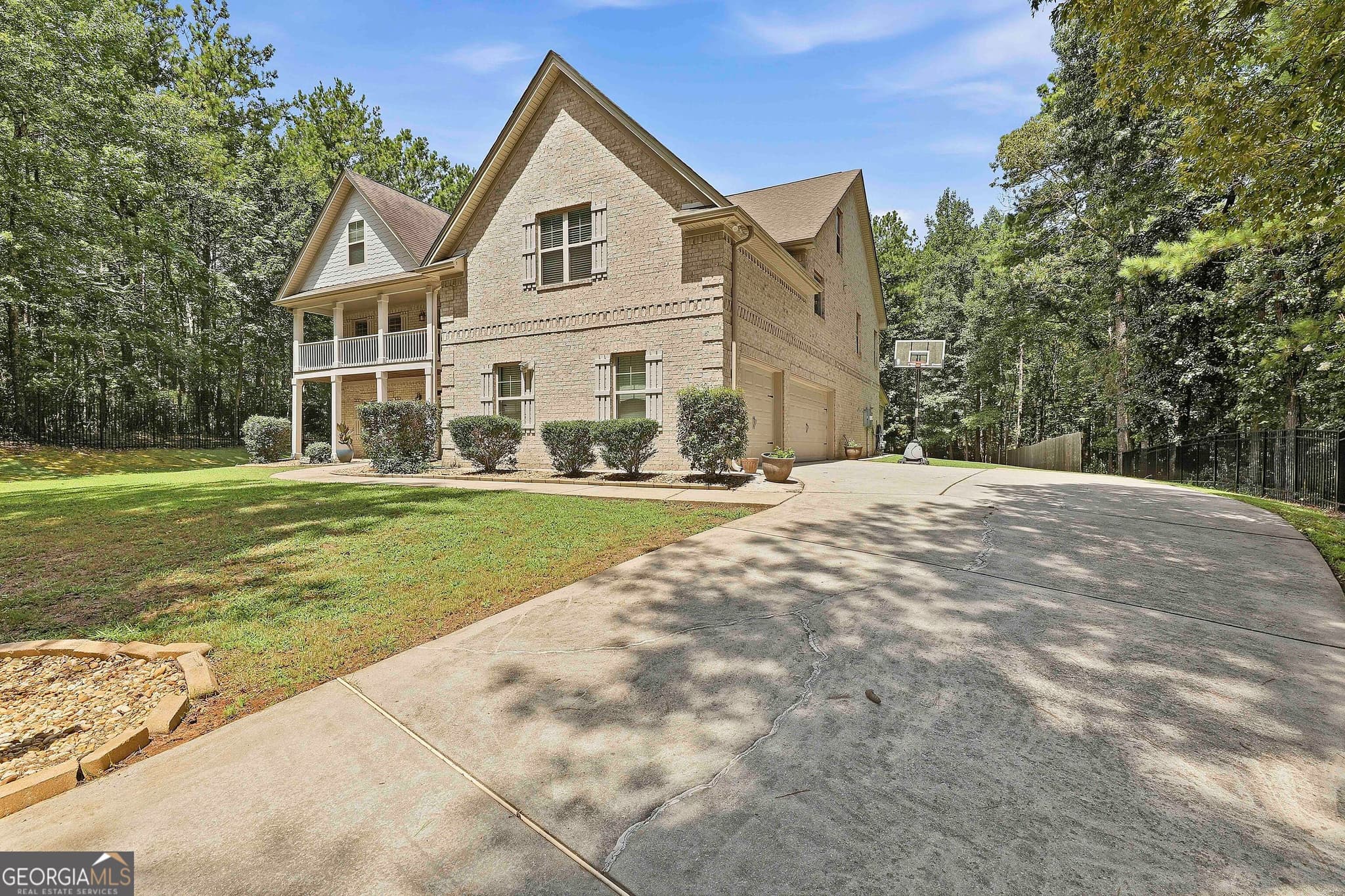 5 bedroom, 5 bathroom, 5,682 sq ft single family residence for sale at 114 Ranan Lane, Newnan, GA 30263 — photo 5
