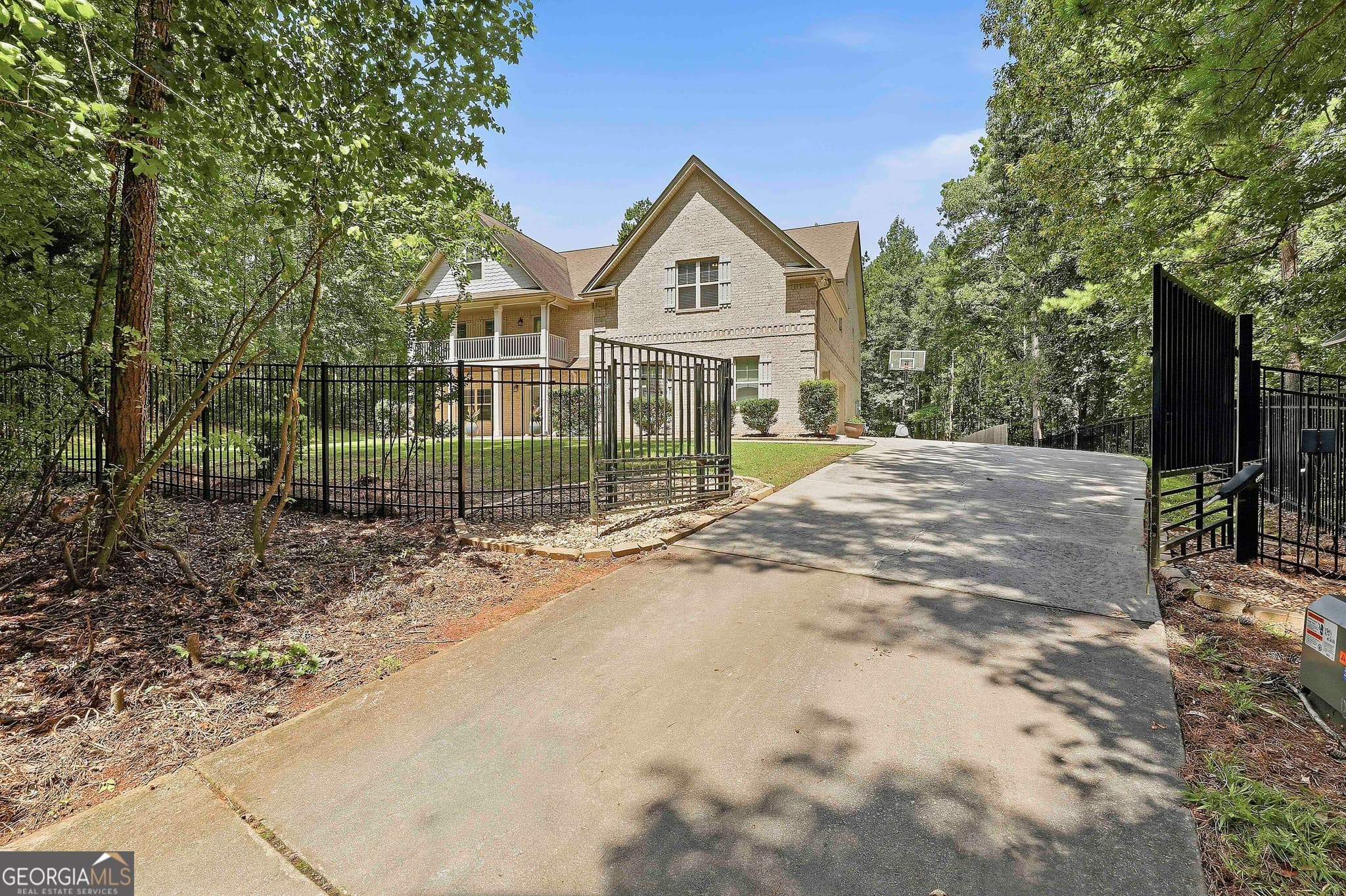 5 bedroom, 5 bathroom, 5,682 sq ft single family residence for sale at 114 Ranan Lane, Newnan, GA 30263 — photo 4