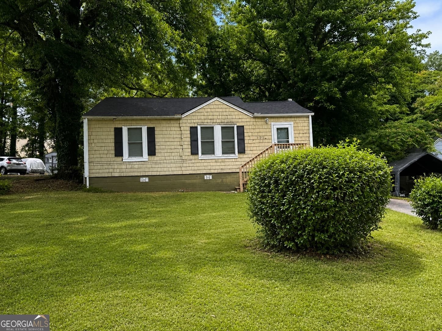 3 bedroom, 1 bathroom, 1,094 sq ft single family residence sold at 2173 Castlewood Street, East Point, GA 30344