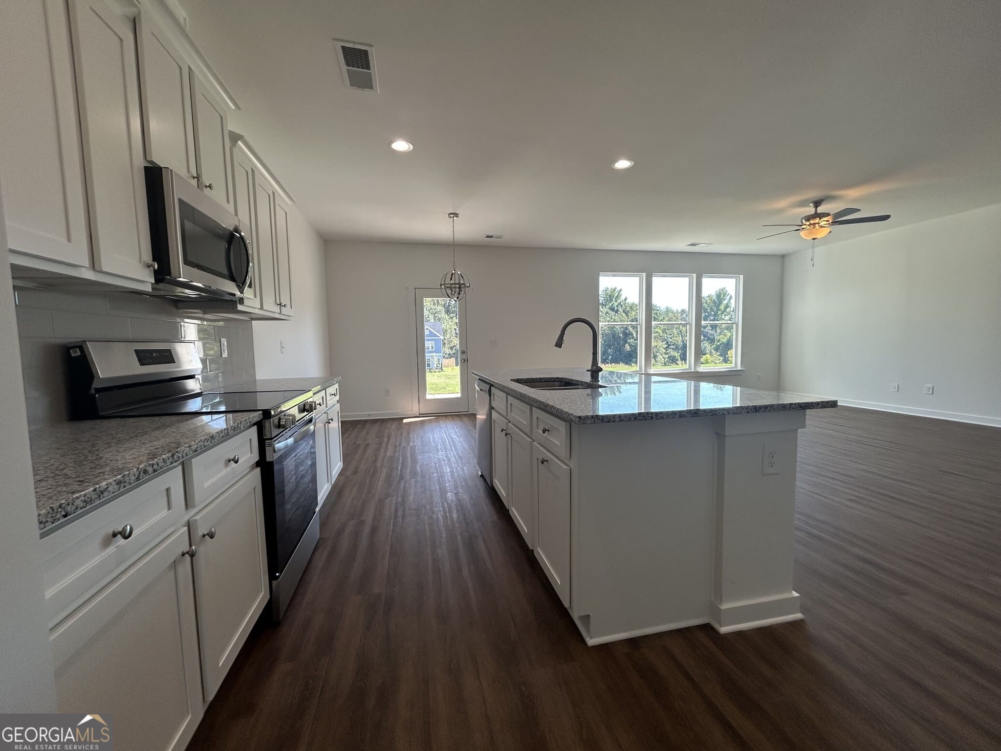 4 bedroom, 3 bathroom, 2,517 sq ft single family residence for sale at 260 Crimson Feather Drive, Jefferson, GA 30549 — photo 6